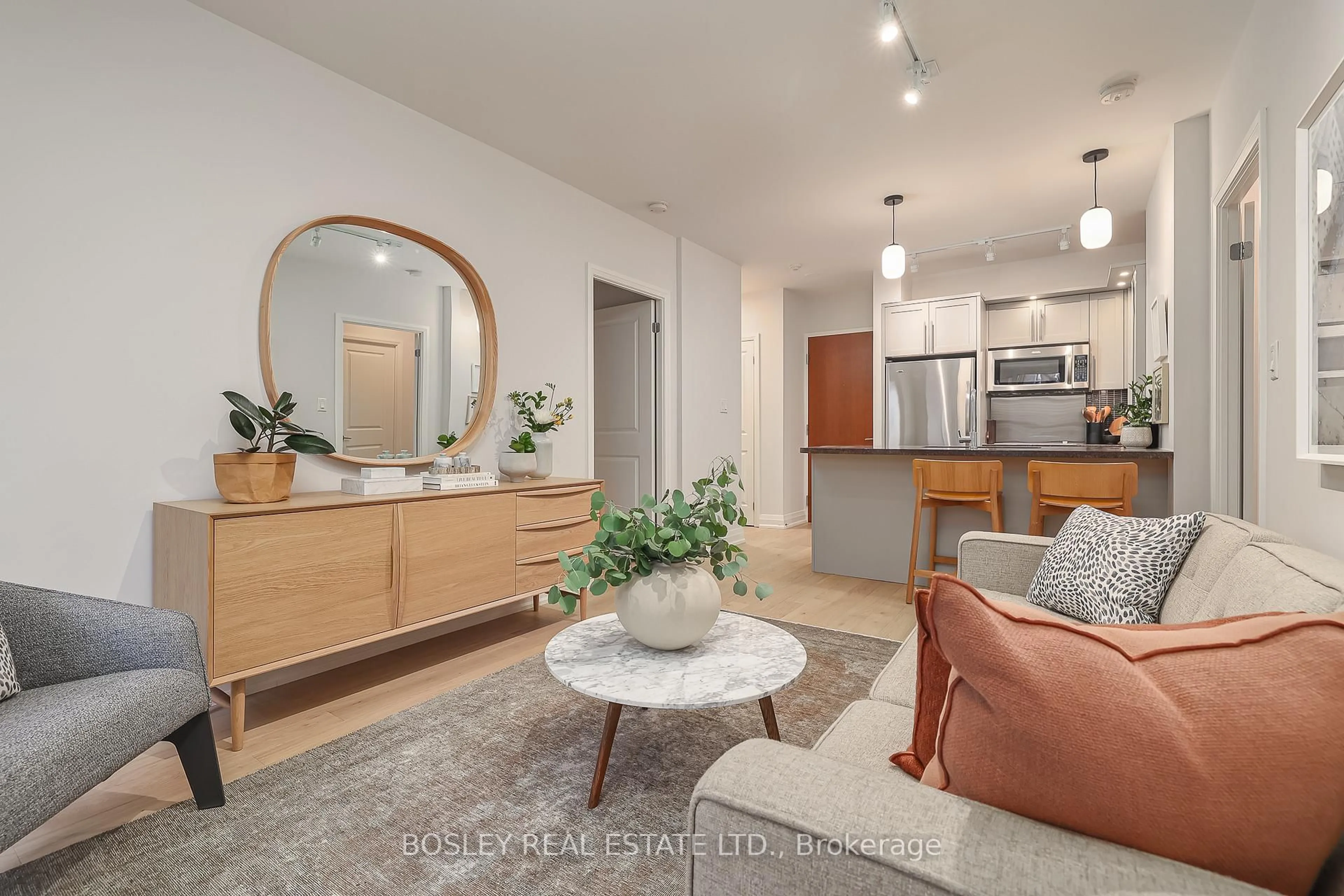 Living room with furniture, unknown for 1430 Yonge St #201, Toronto Ontario M5B 2M6