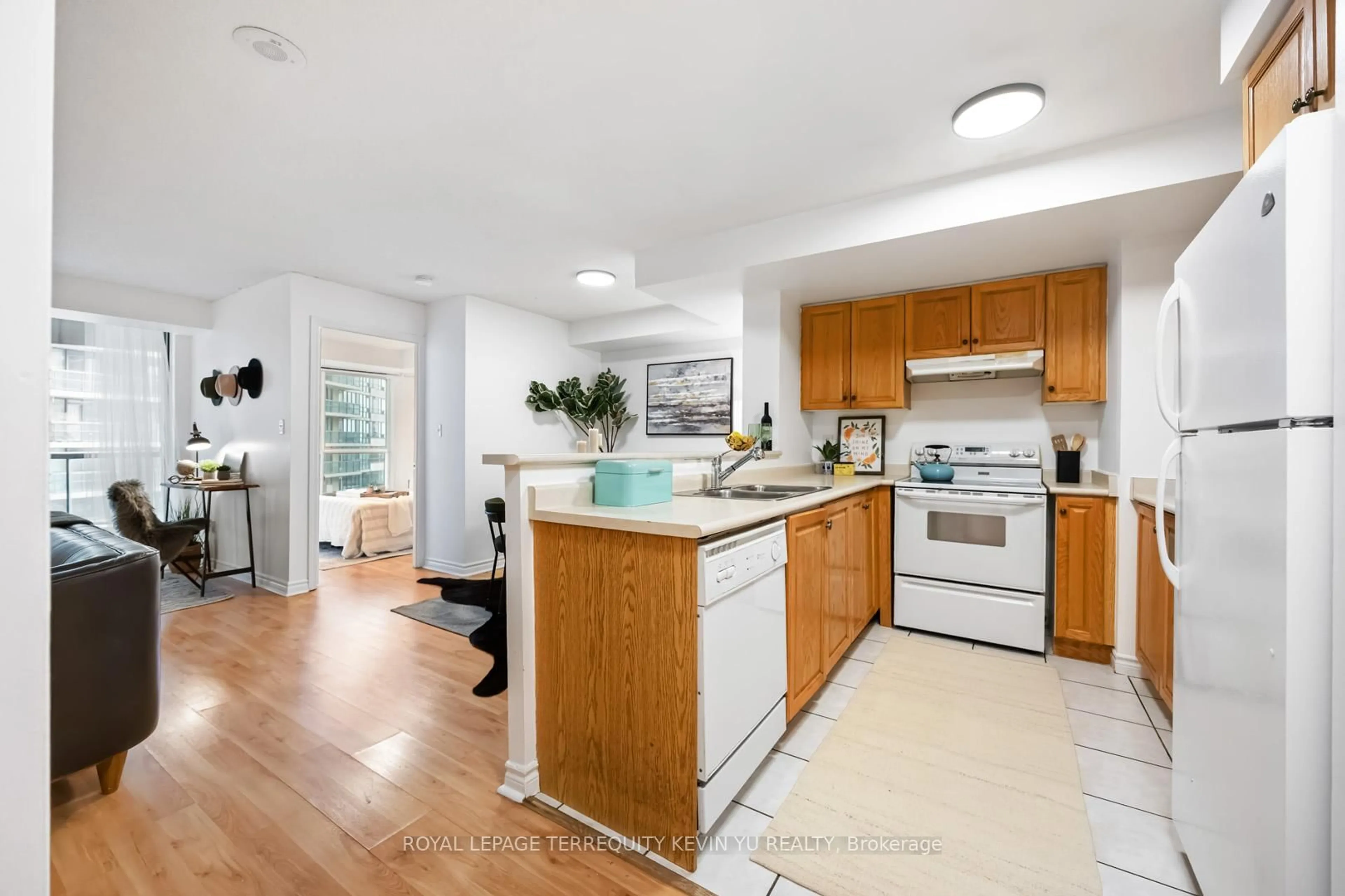 Open concept kitchen, ceramic/tile floor for 7 Lorraine Dr #609, Toronto Ontario M2N 7H2