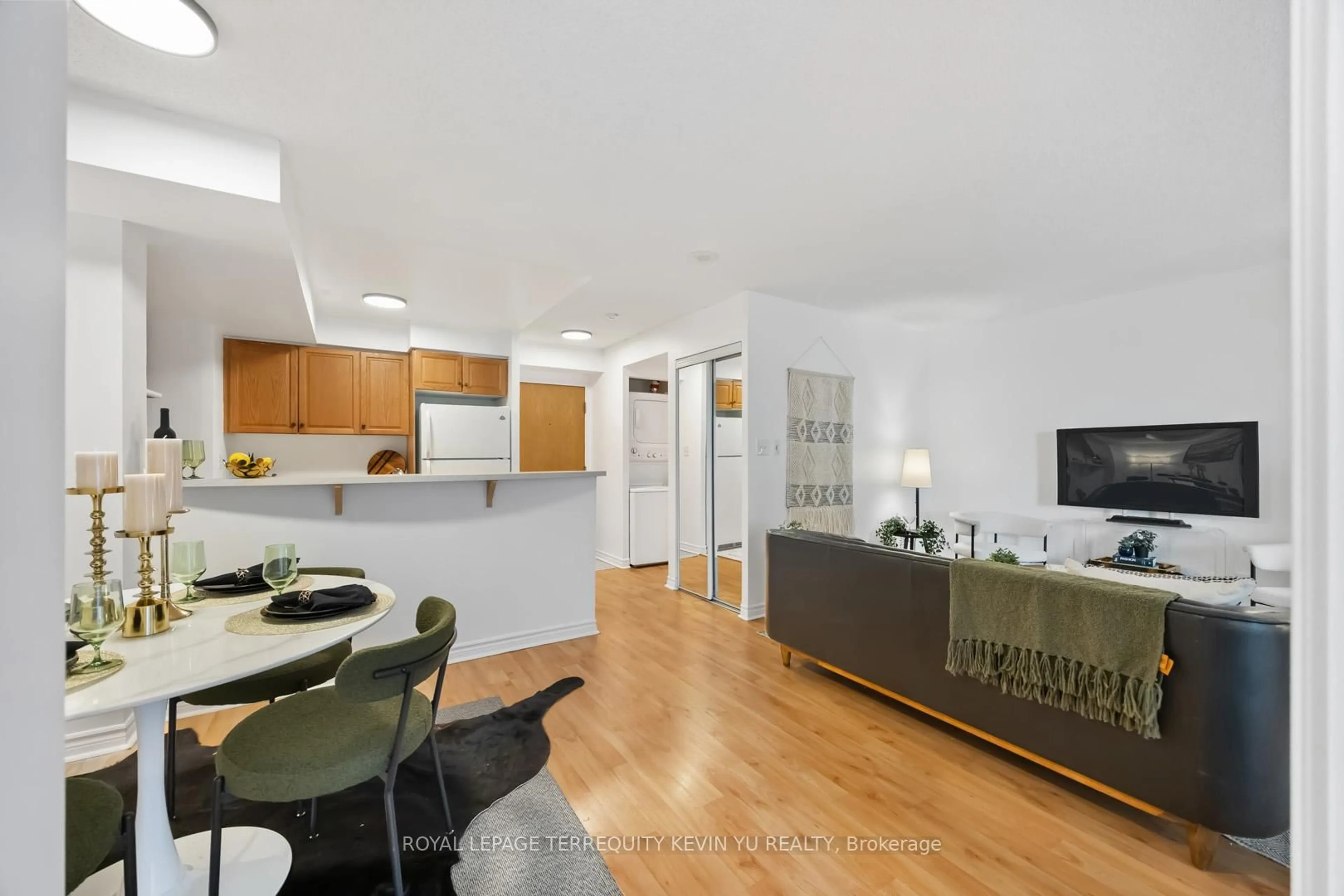 Open concept kitchen, unknown for 7 Lorraine Dr #609, Toronto Ontario M2N 7H2