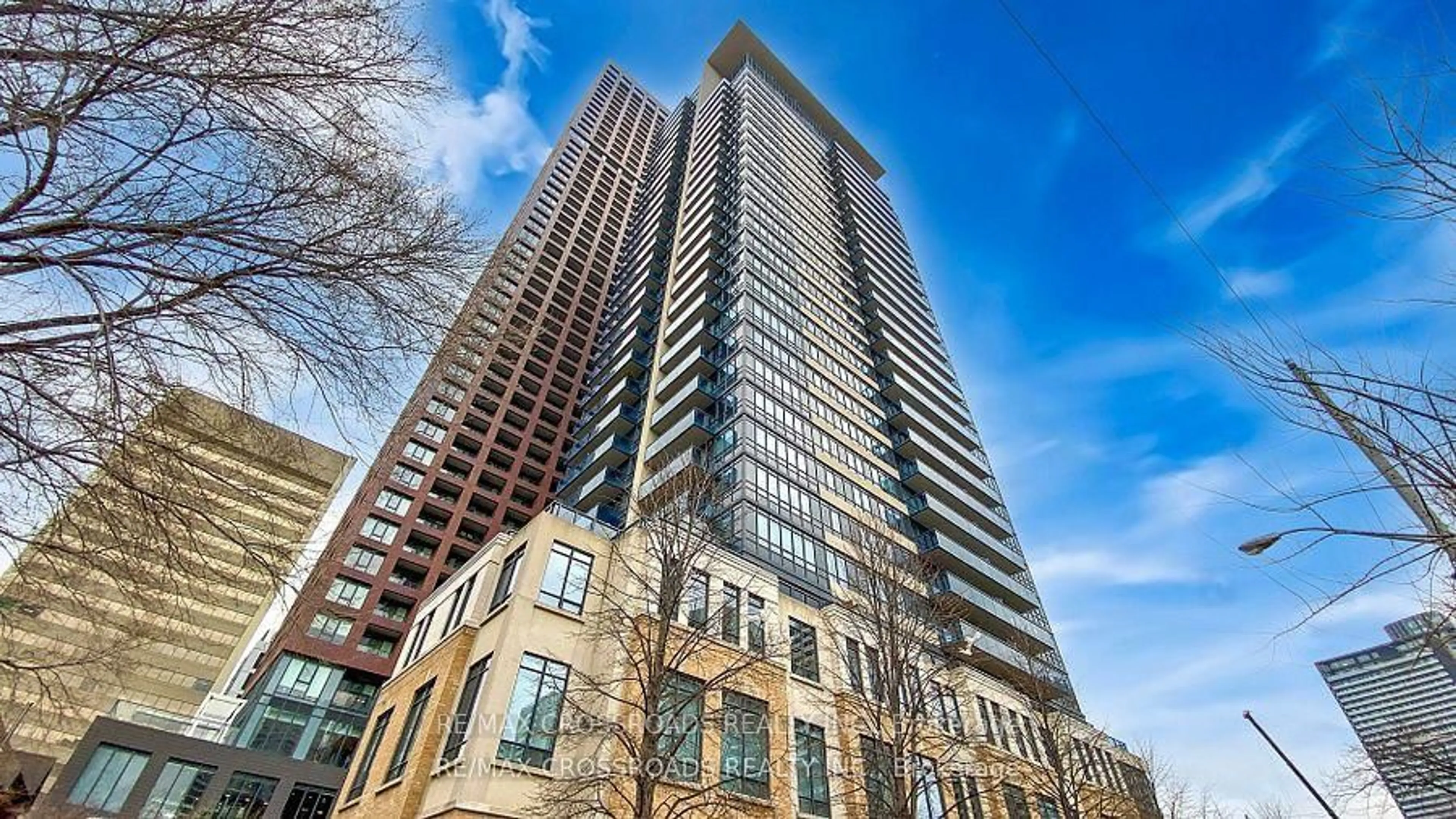 Indoor foyer for 28 Linden St #201, Toronto Ontario M4Y 0A4