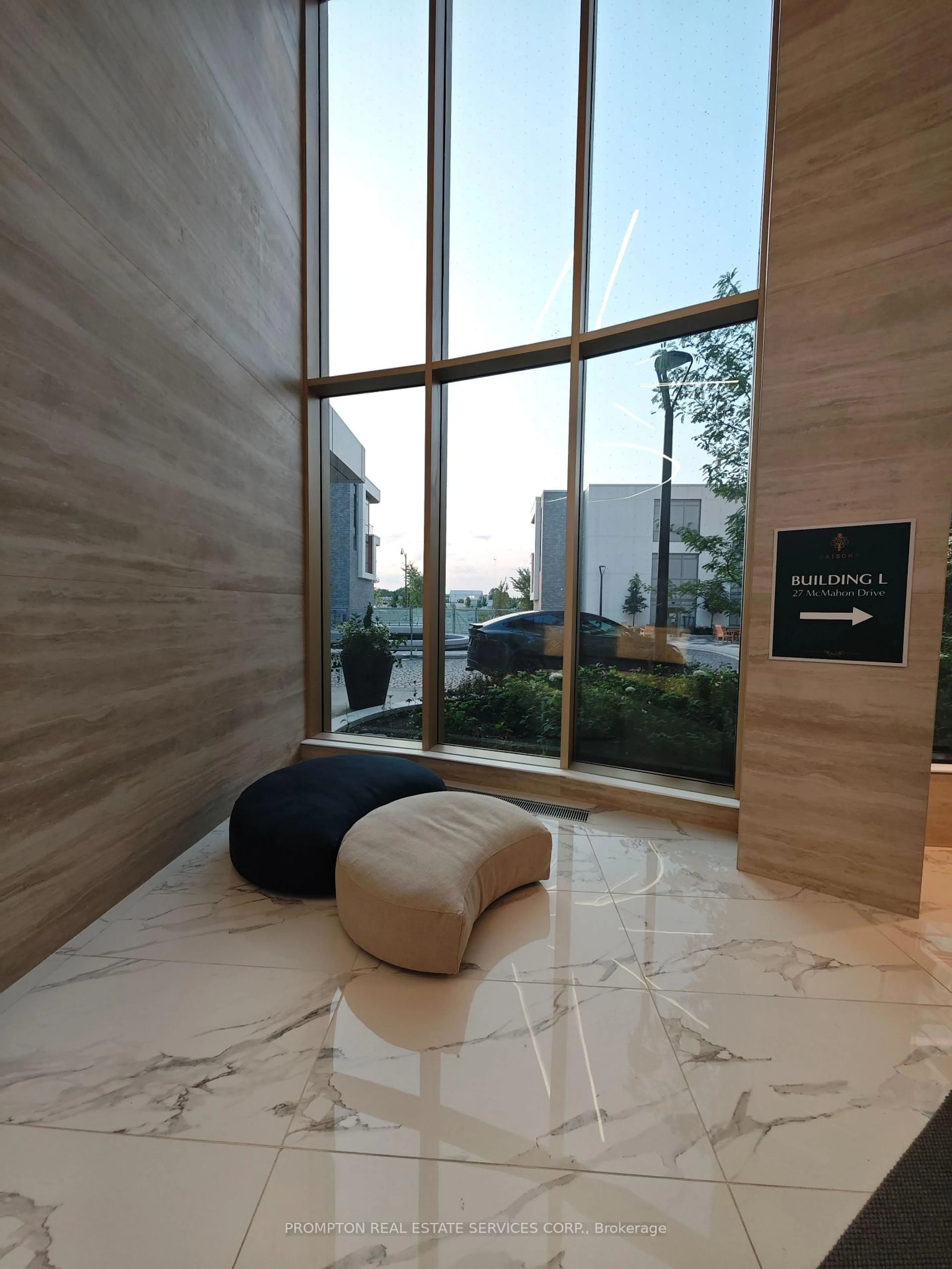 Indoor foyer for 25 MCMAHON Dr #611, Toronto Ontario M2K 0J1