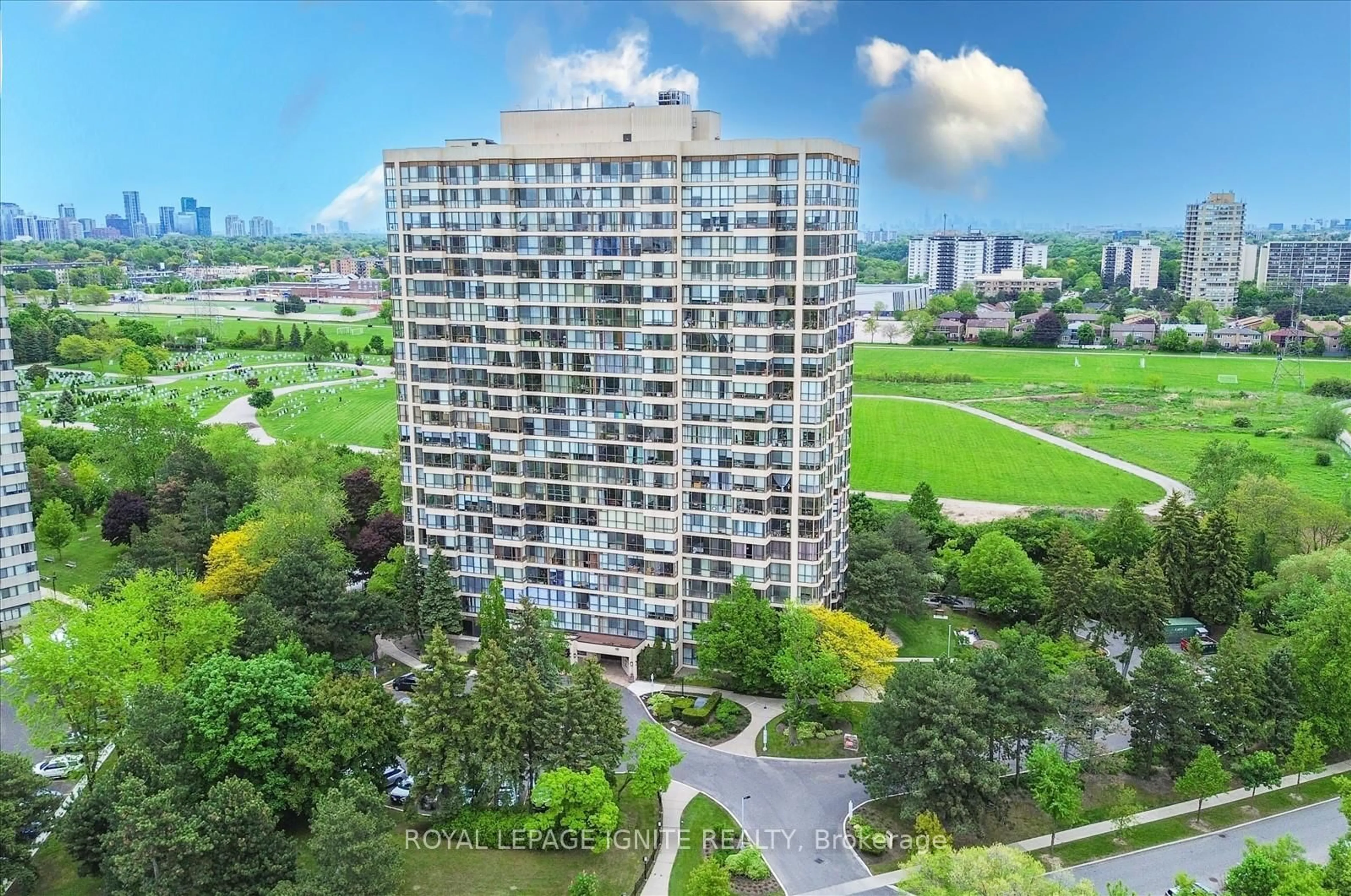 A pic from outside/outdoor area/front of a property/back of a property/a pic from drone, city buildings view from balcony for 131 Torresdale Ave #PH 4, Toronto Ontario M2R 3T1