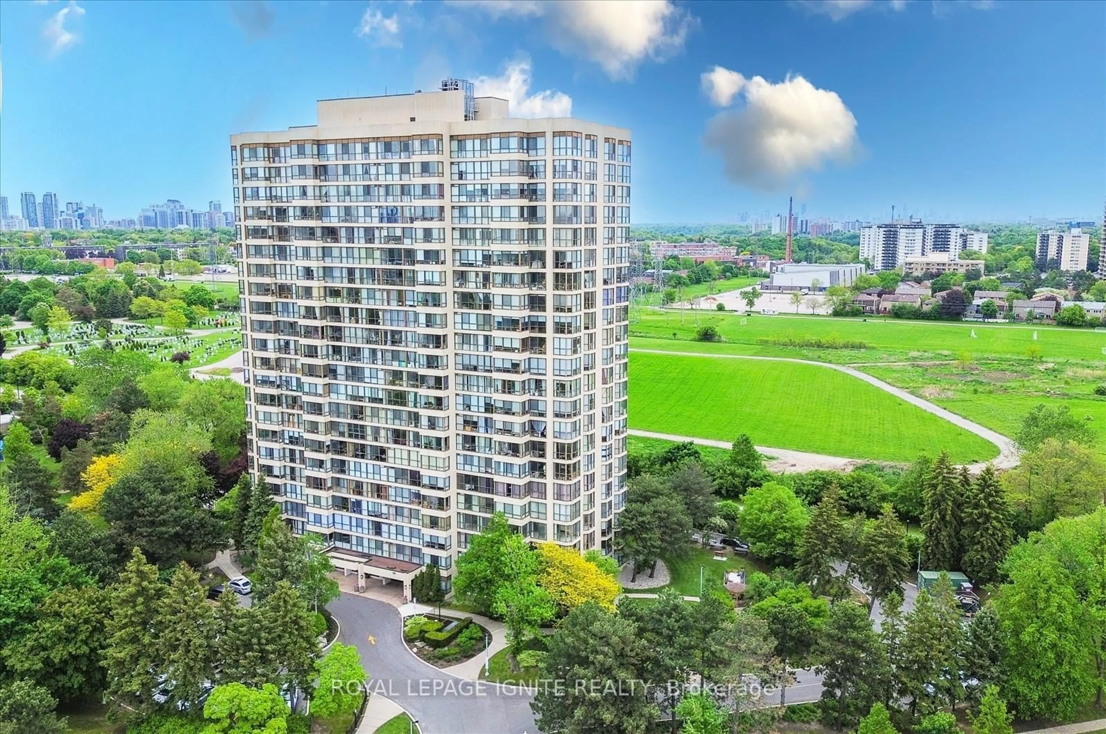 A pic from outside/outdoor area/front of a property/back of a property/a pic from drone, city buildings view from balcony for 131 Torresdale Ave #PH 4, Toronto Ontario M2R 3T1