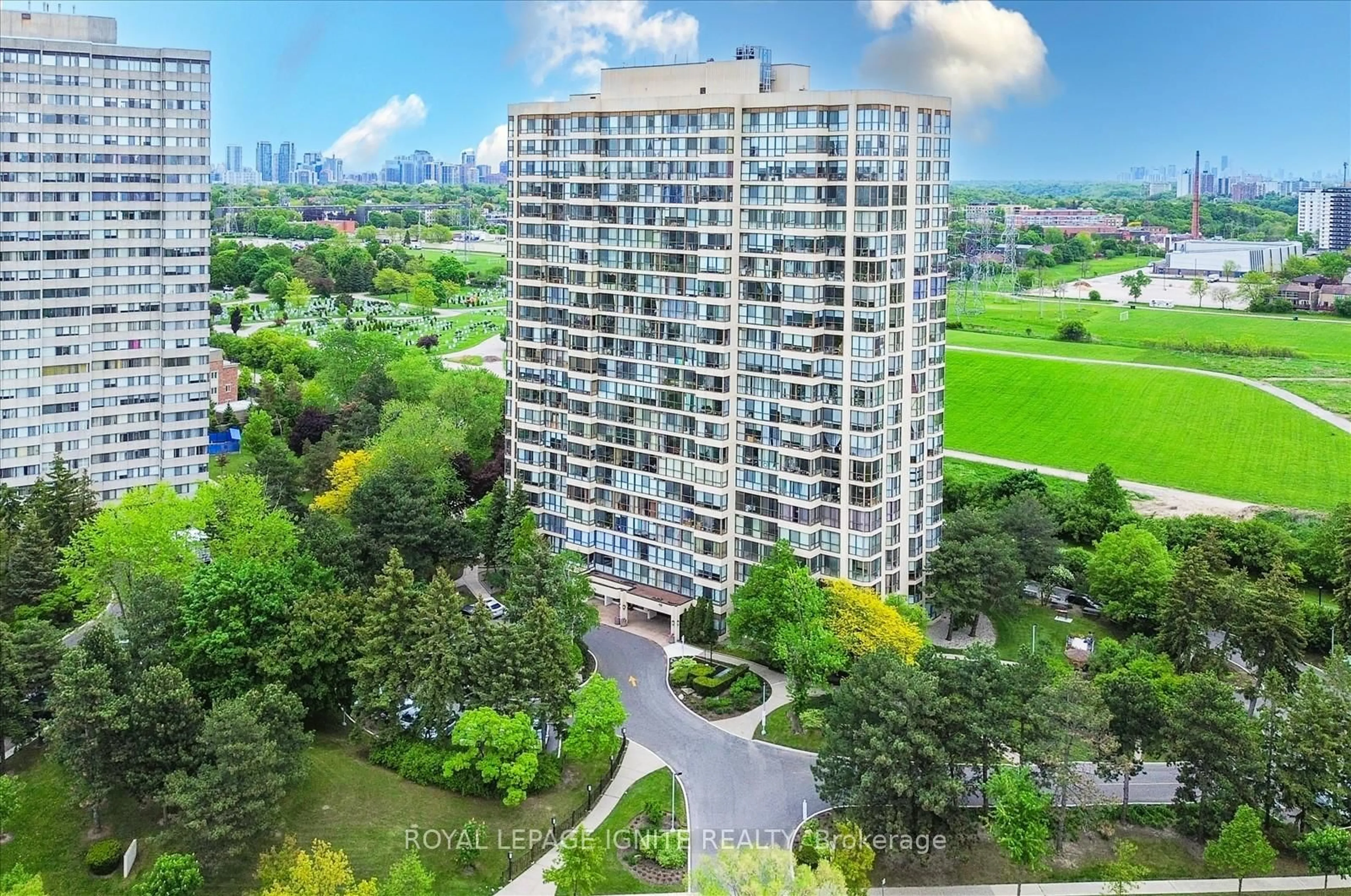 A pic from outside/outdoor area/front of a property/back of a property/a pic from drone, city buildings view from balcony for 131 Torresdale Ave #PH 4, Toronto Ontario M2R 3T1