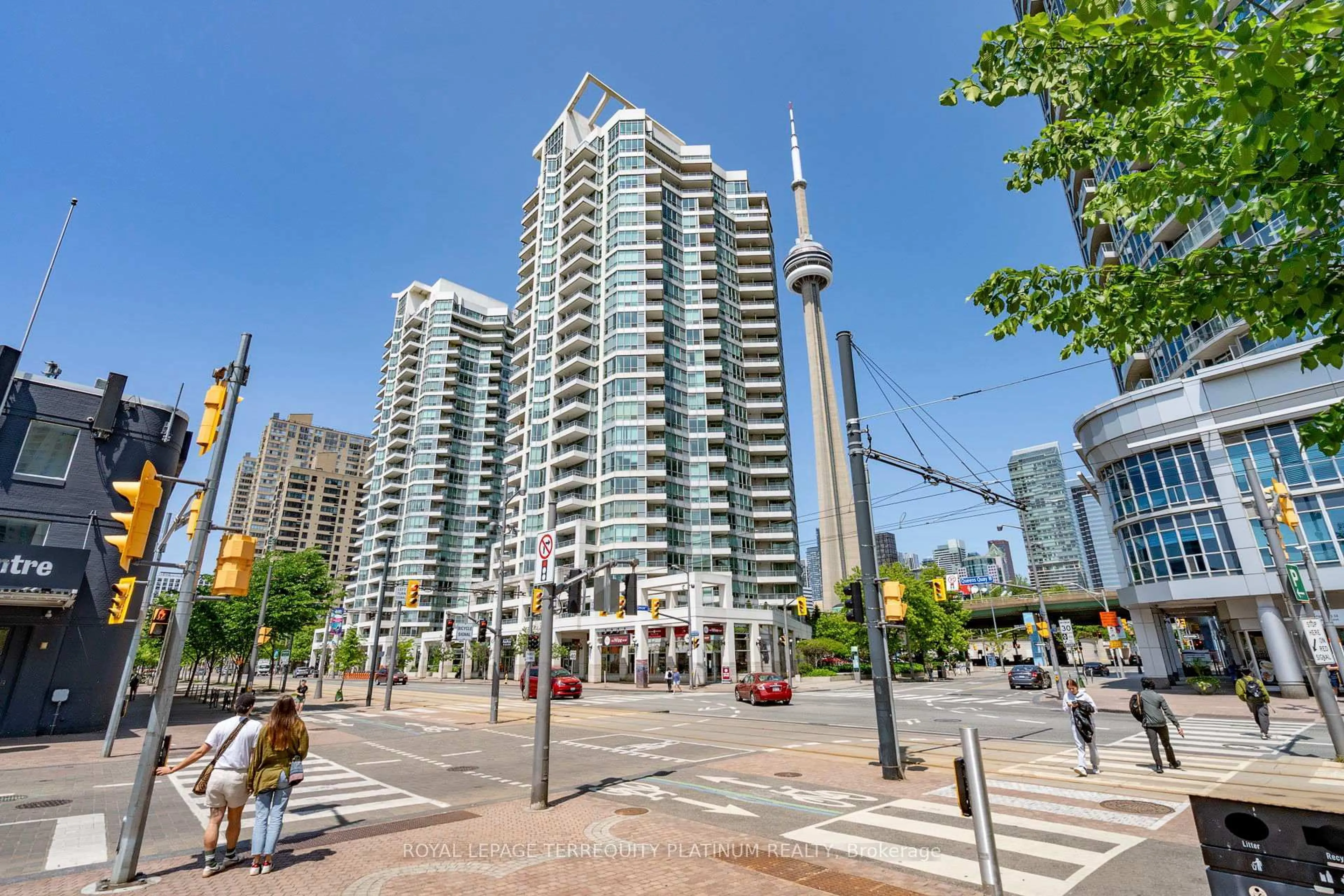 Patio, street for 228 Queens Quay #702, Toronto Ontario M5J 2X1