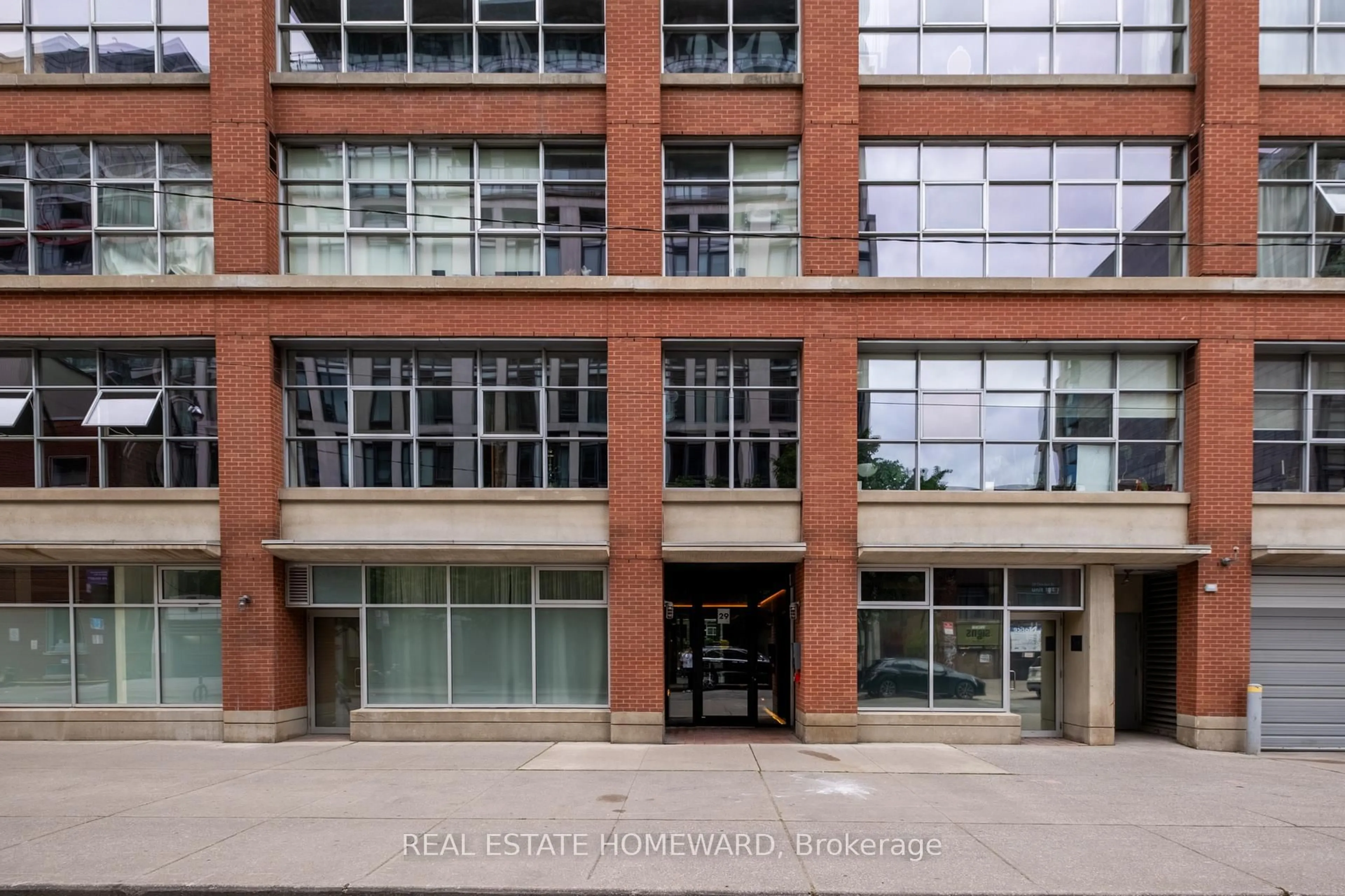 Indoor foyer for 29 Camden St #601, Toronto Ontario M5V 3N3