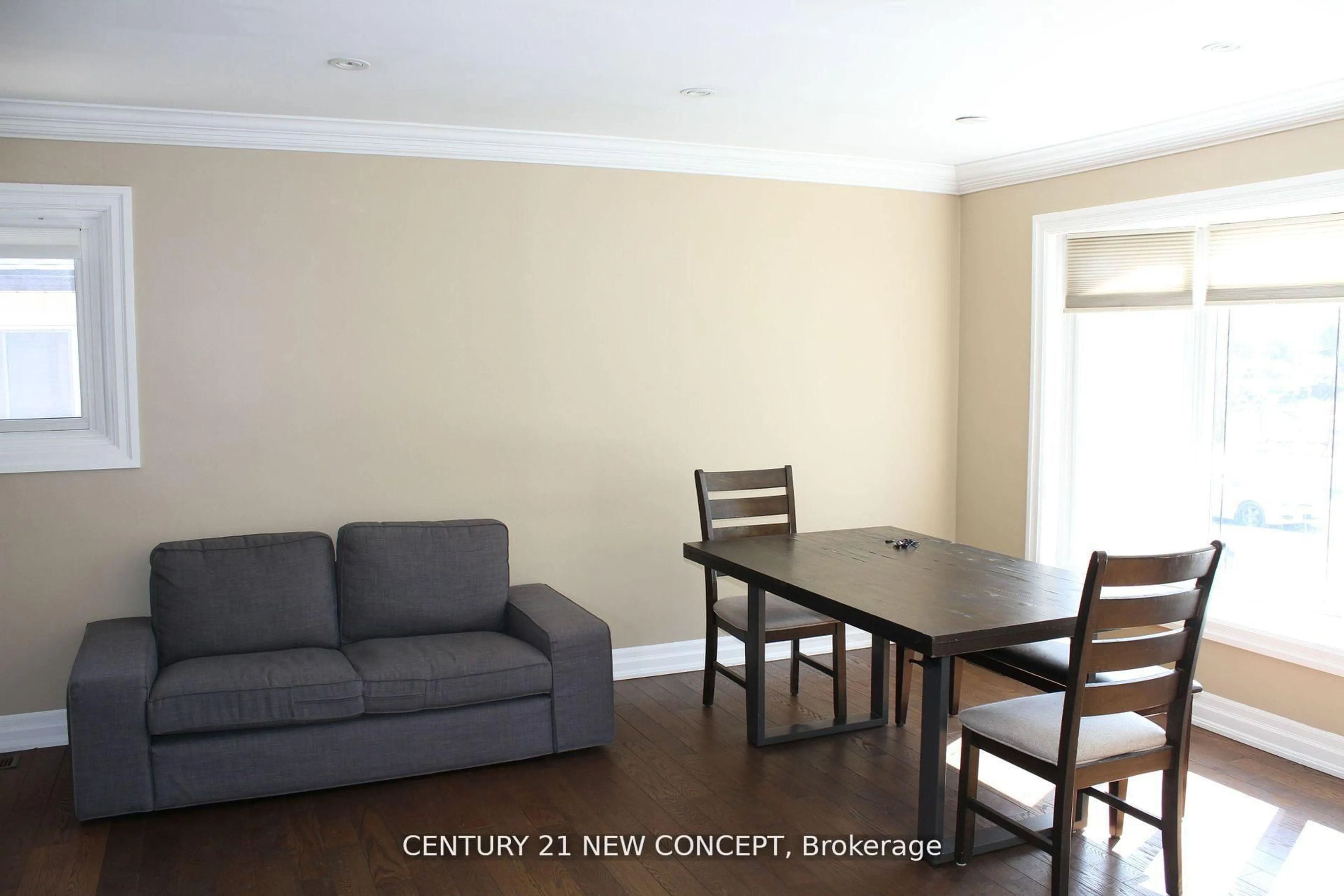 Living room with furniture, wood/laminate floor for 312 Hendon Ave, Toronto Ontario M2M 1B2