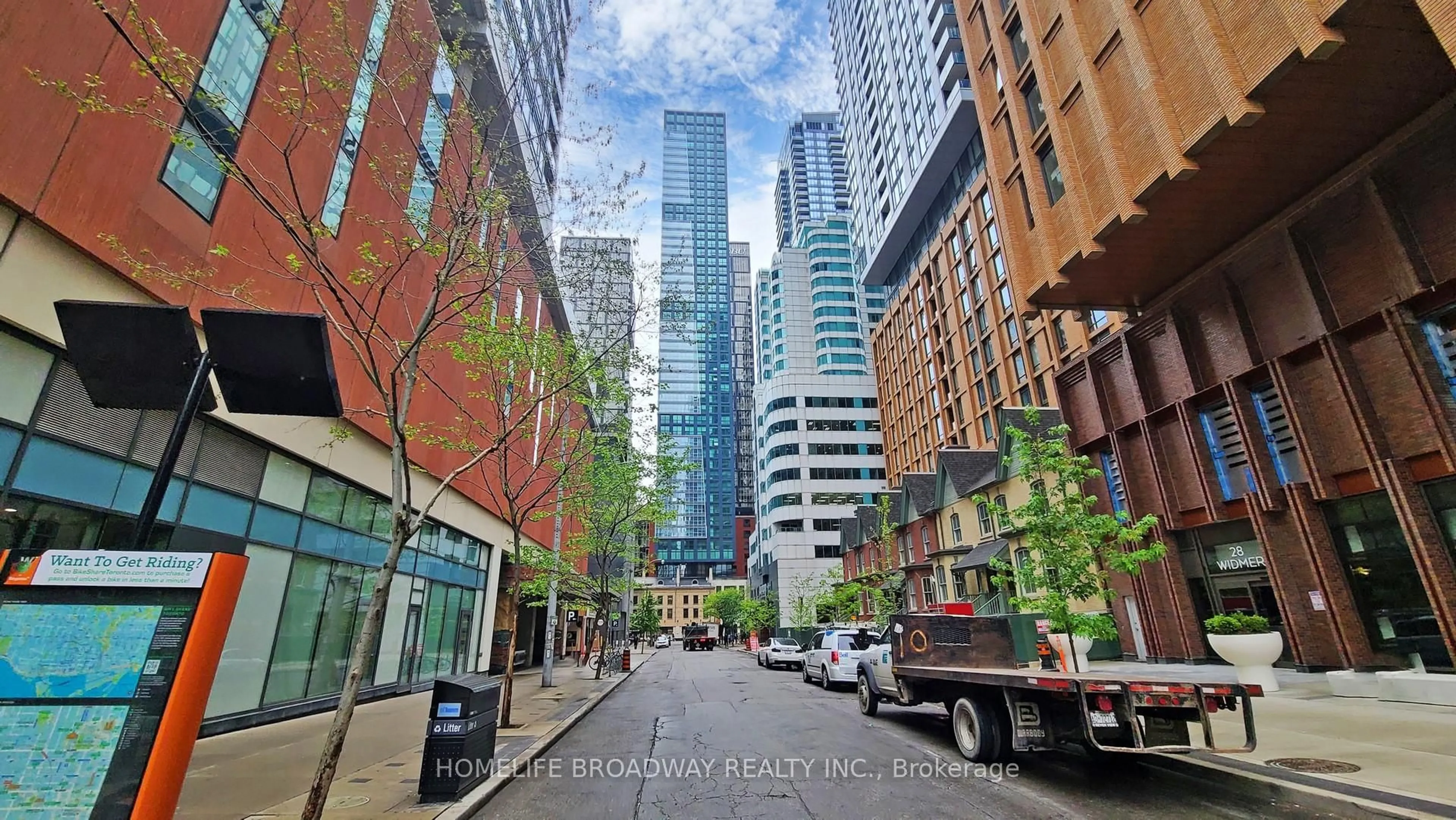 Unknown for 327 King St #1005, Toronto Ontario M5V 0W7