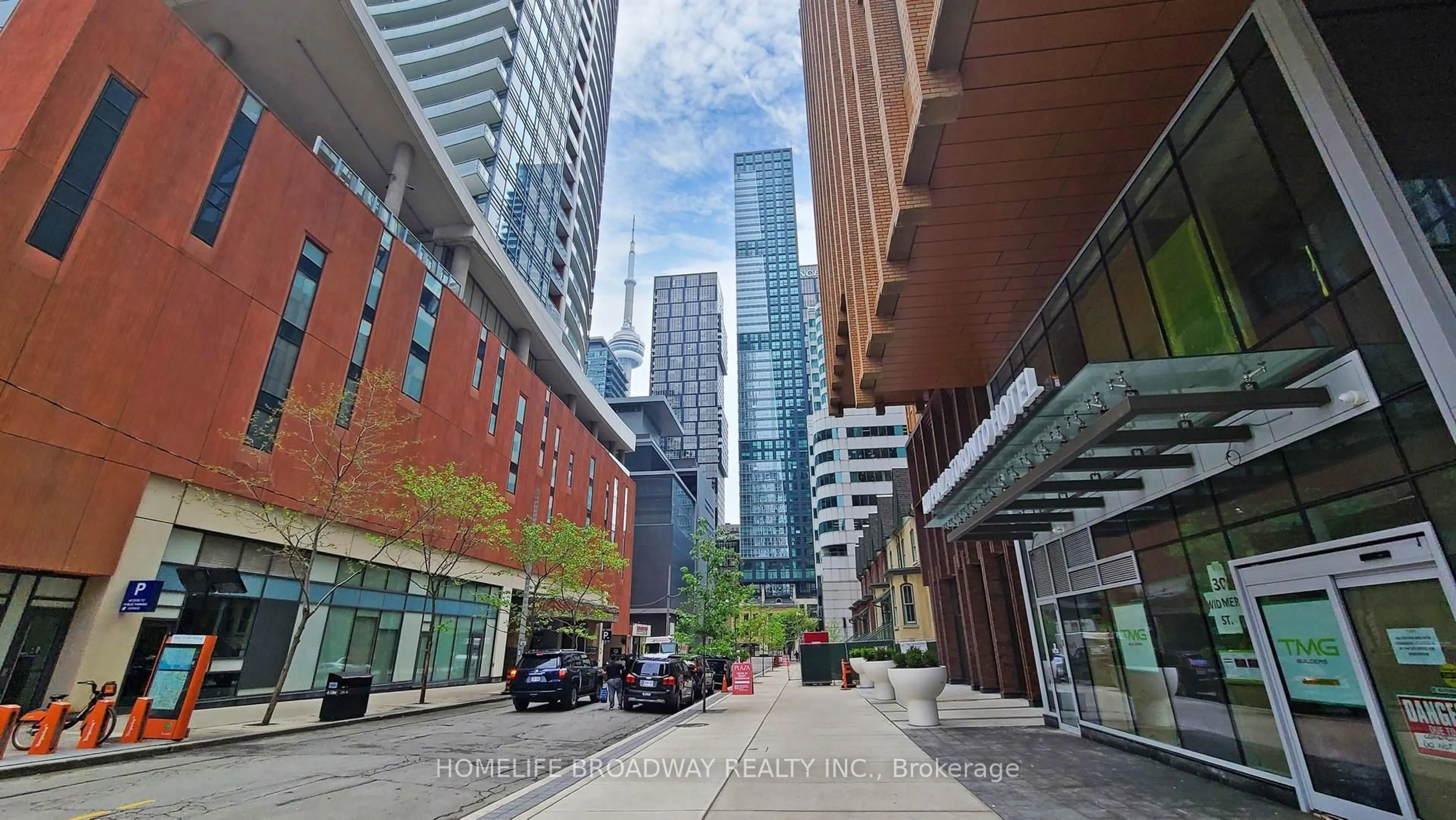 Patio, street for 327 King St #1005, Toronto Ontario M5V 0W7