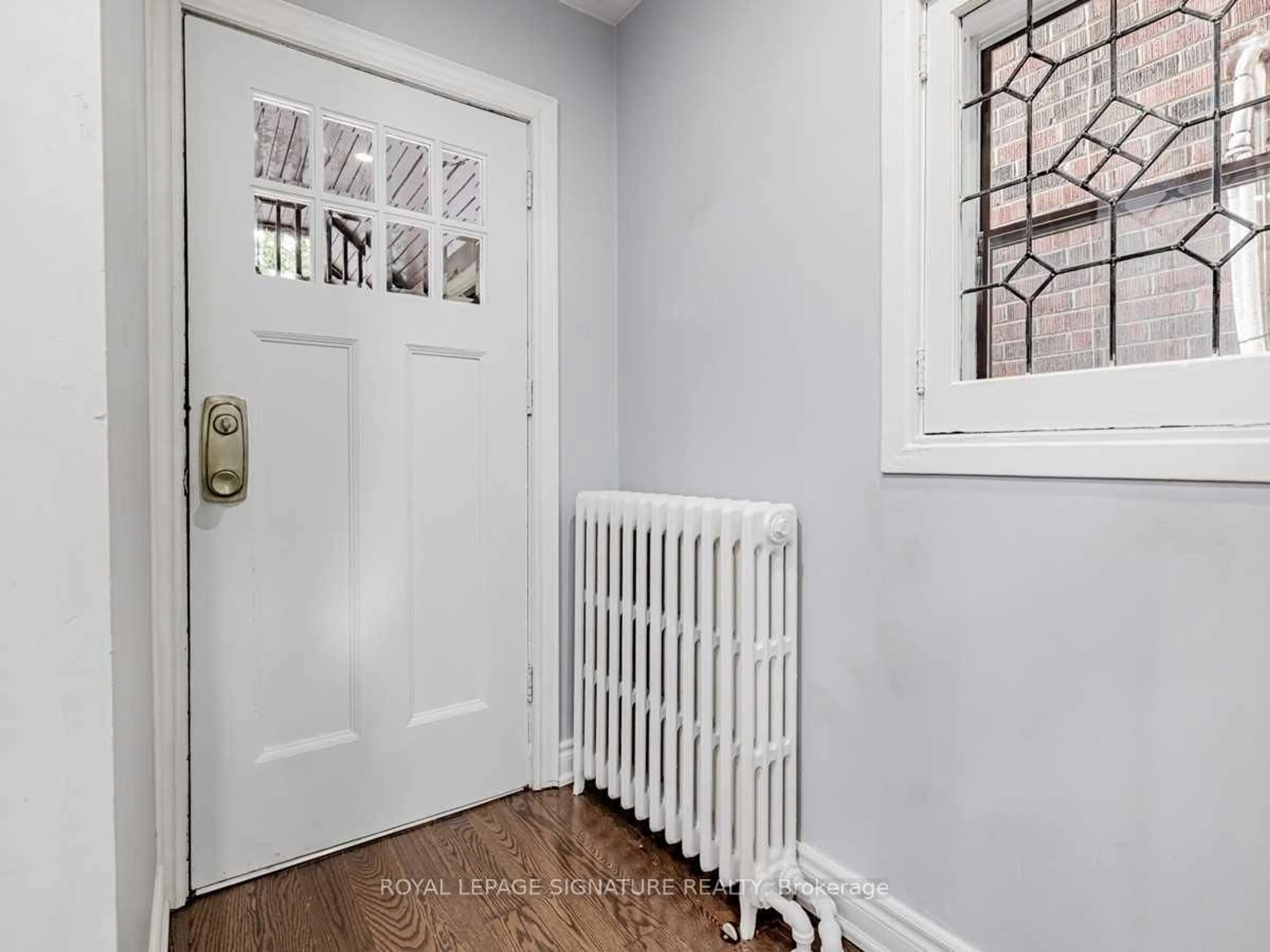 Indoor entryway for 23 Lorindale Ave, Toronto Ontario M5M 3C3