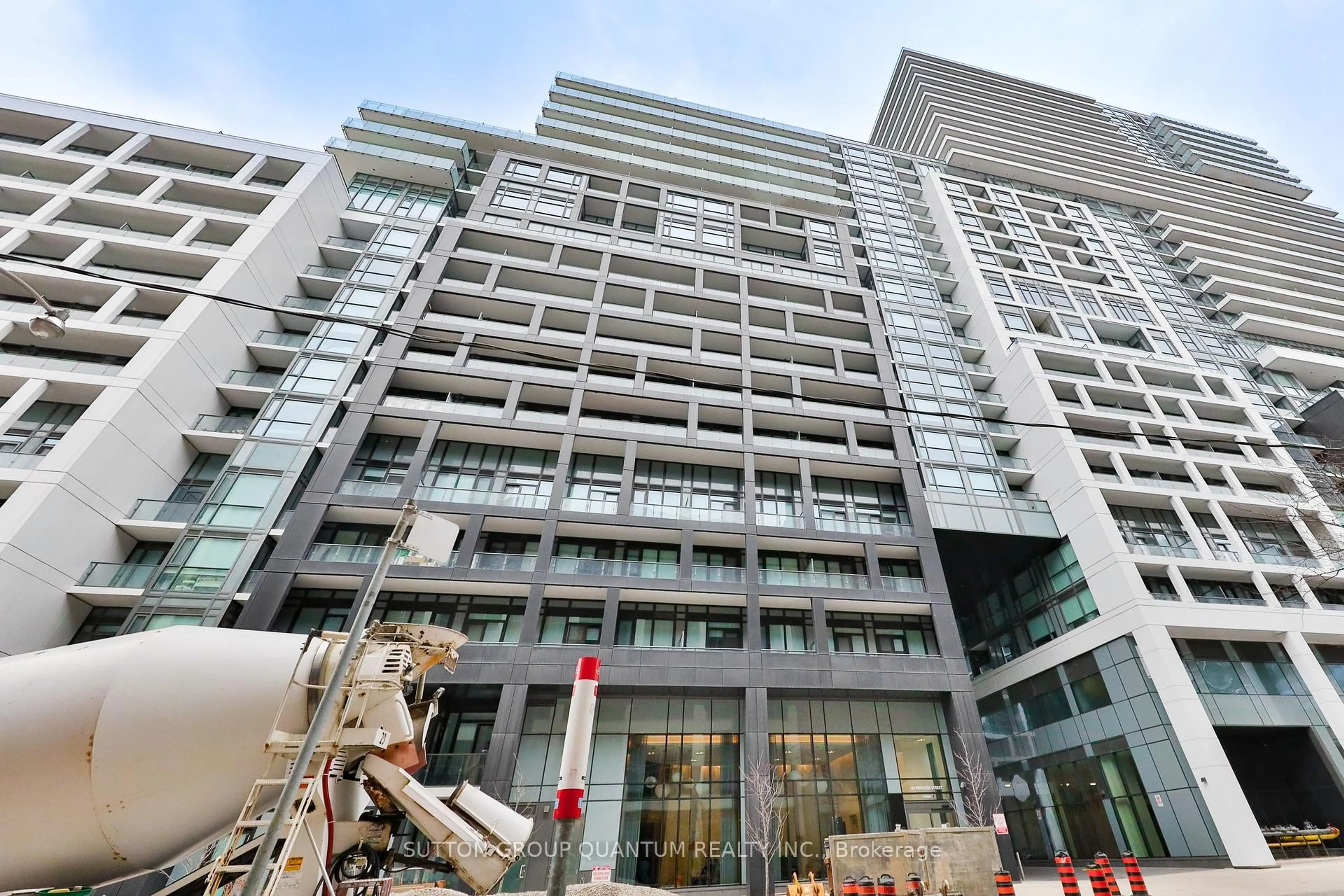 Indoor foyer for 60 Princess St #208, Toronto Ontario M5A 1E7