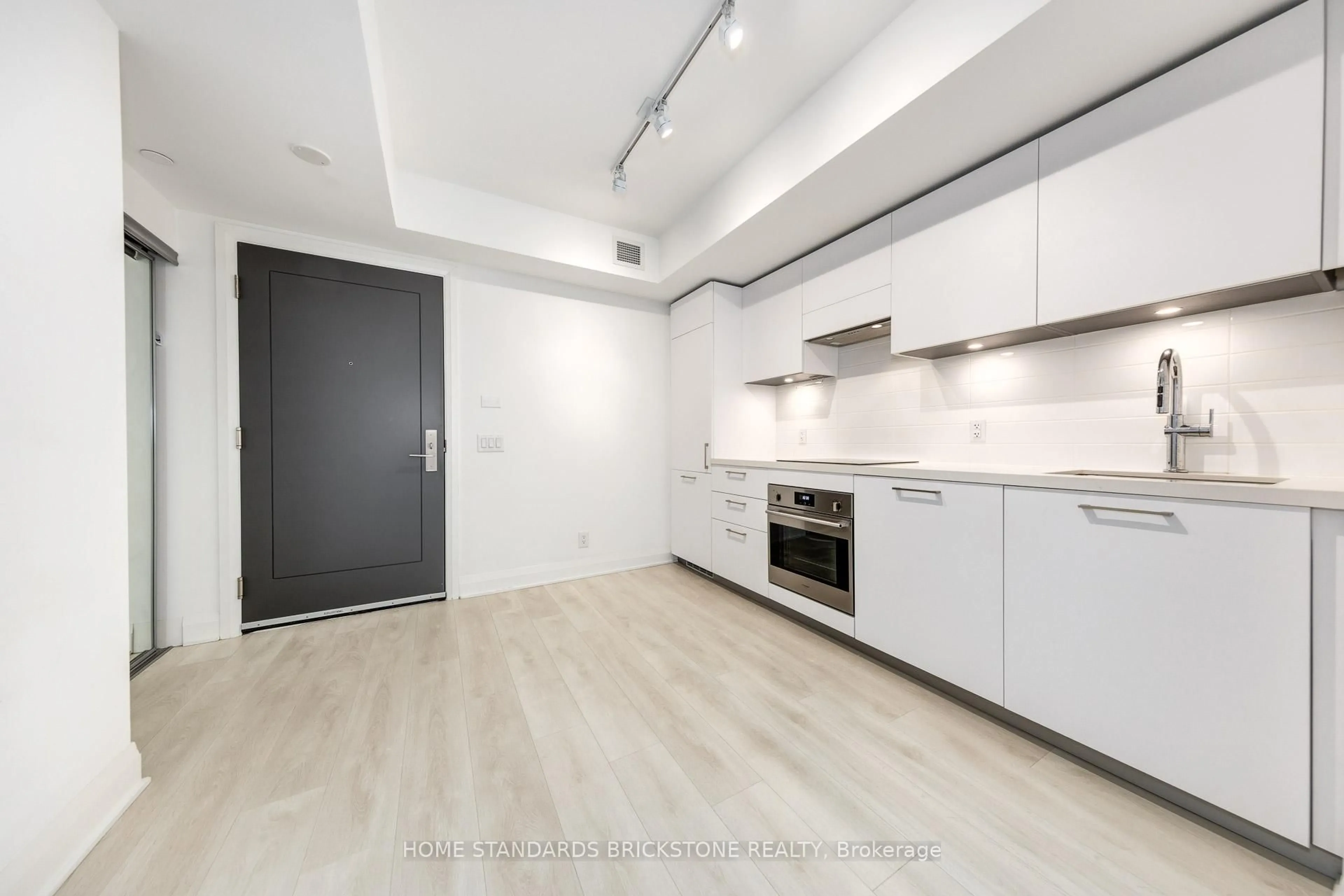 Unknown for 33 Frederick Todd Way #429, Toronto Ontario M4G 0C9
