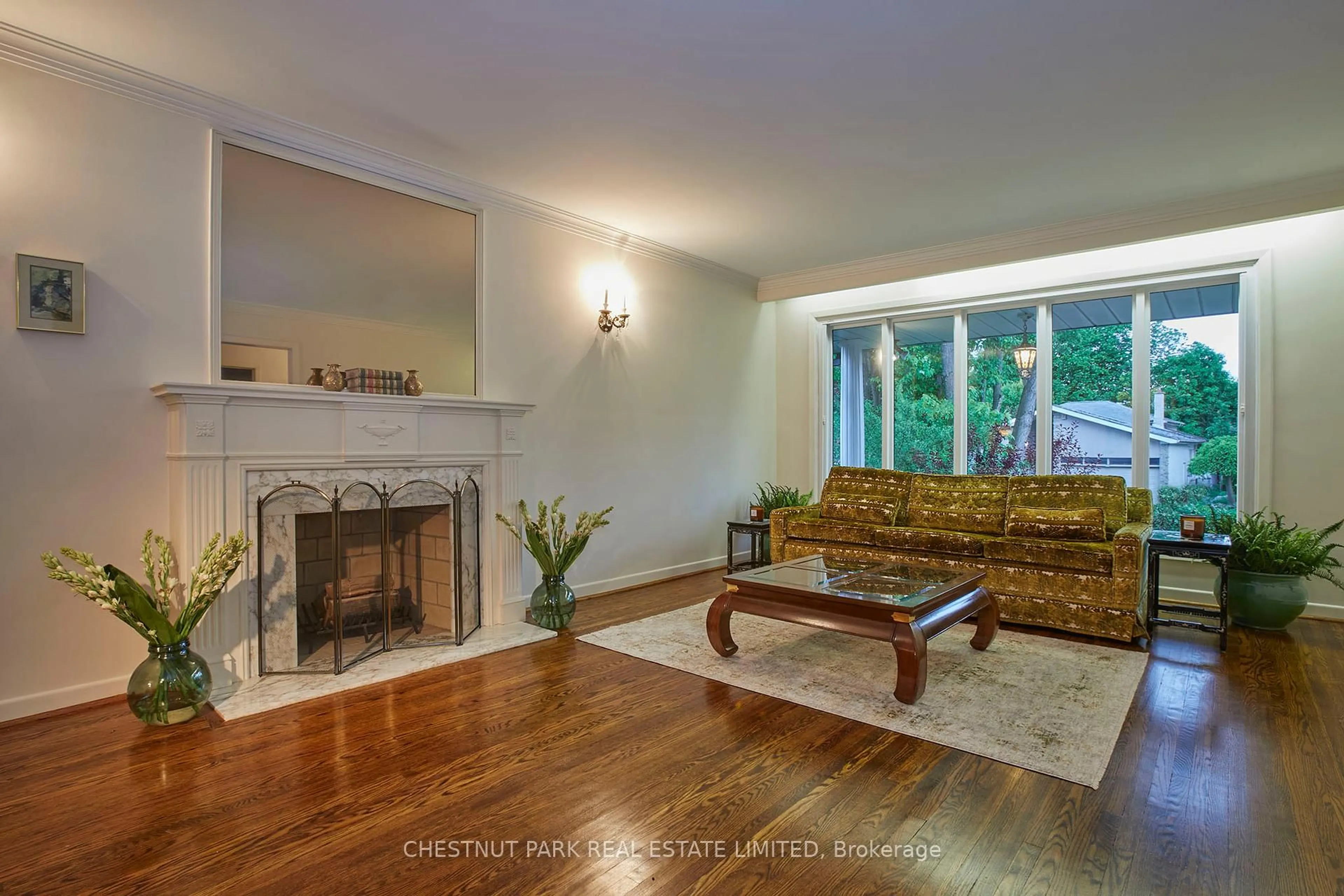 Living room with furniture, unknown for 252 Otonabee Ave, Toronto Ontario M2M 2T1