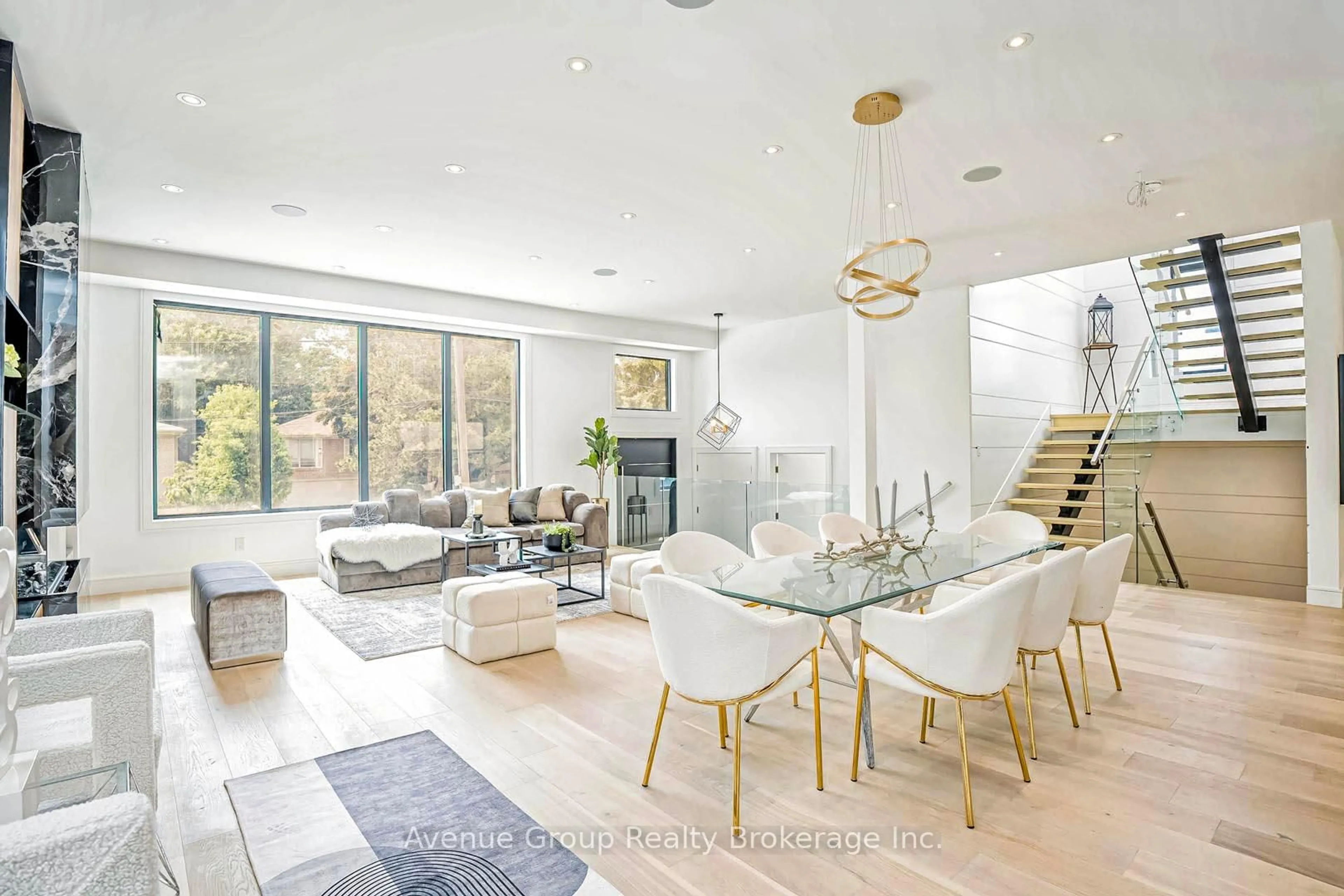 Unknown for 4 Burleigh Heights Dr, Toronto Ontario M2K 1Y7
