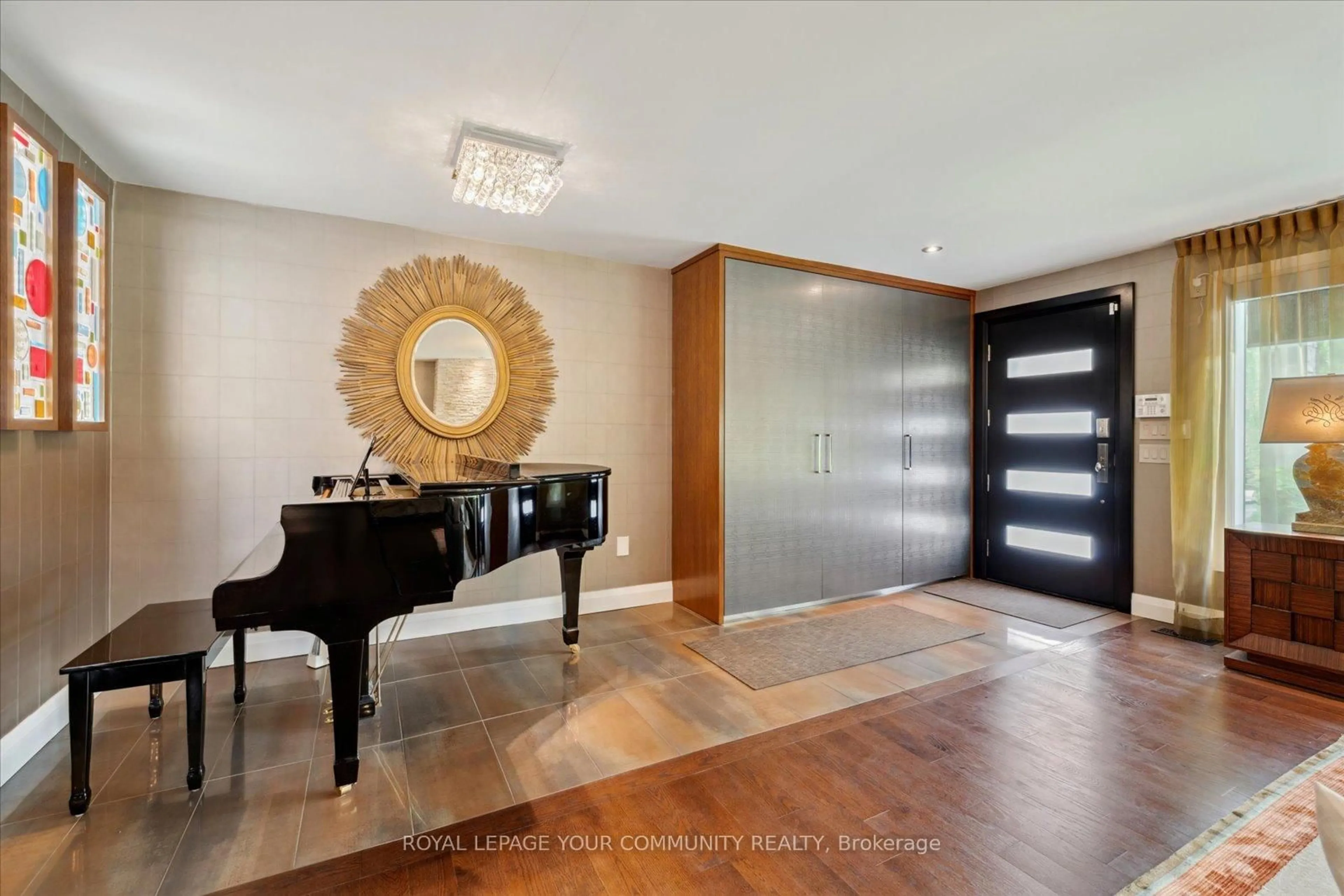 Indoor foyer for 338 Betty Ann Dr, Toronto Ontario M2R 1B3