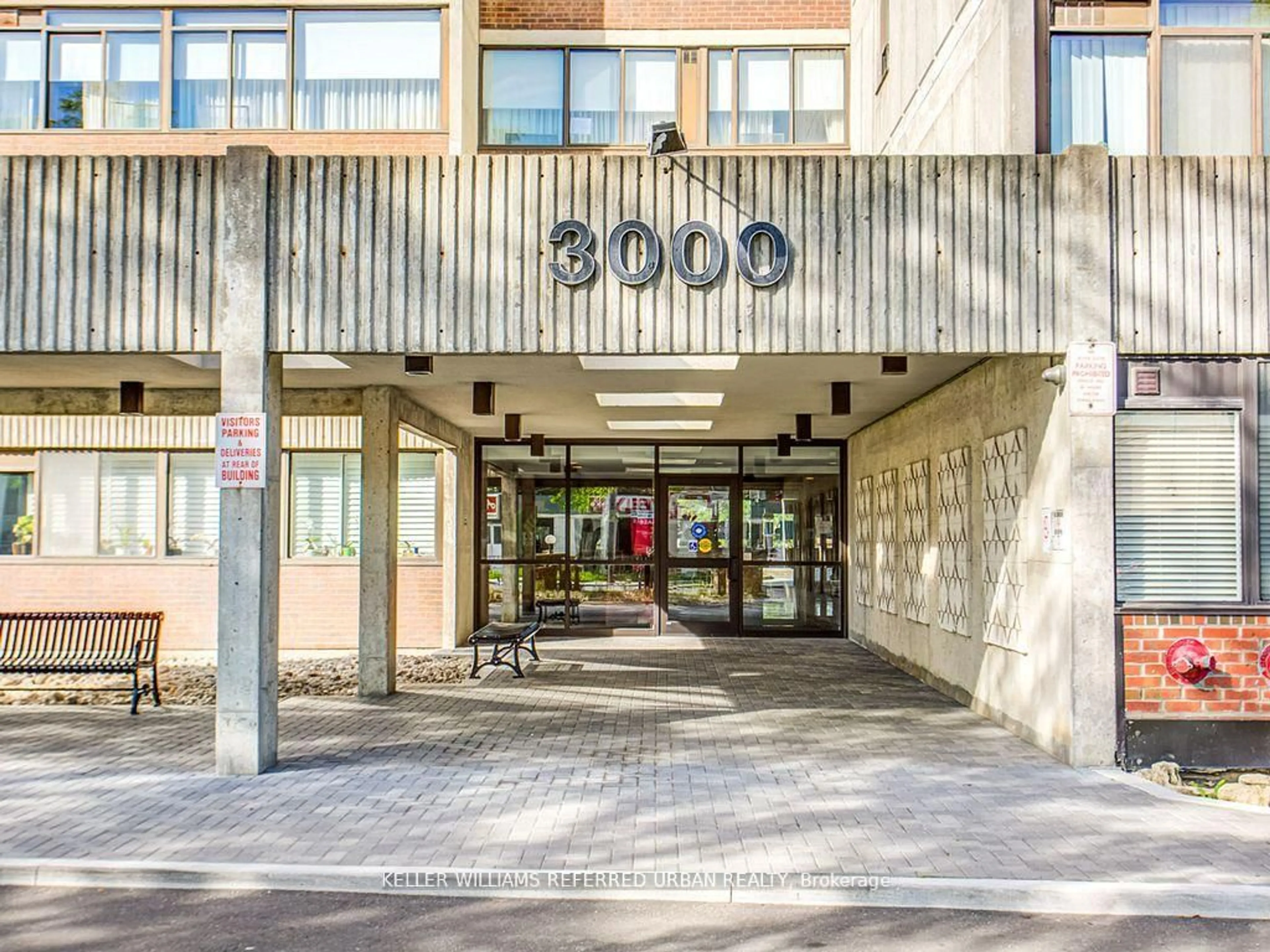 Indoor foyer for 3000 Bathurst St #110, Toronto Ontario M6B 3B4