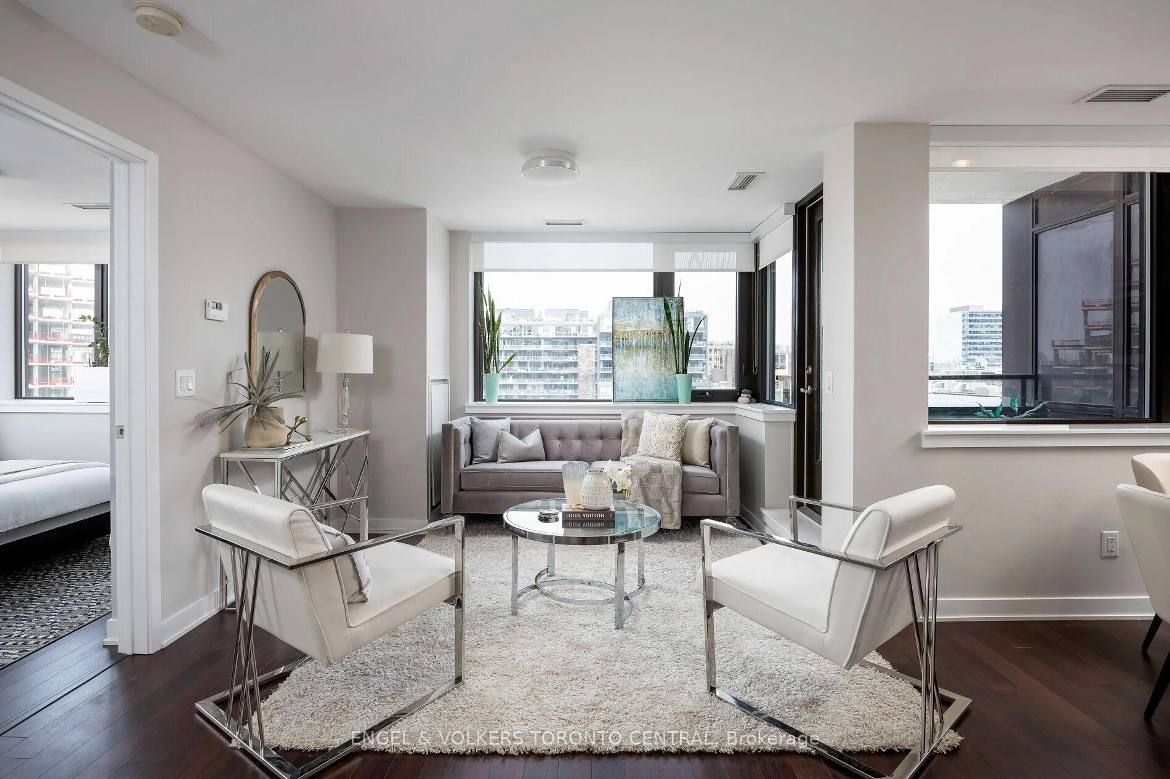 Living room with furniture, unknown for 400 Wellington St #1001, Toronto Ontario M5J 2N7