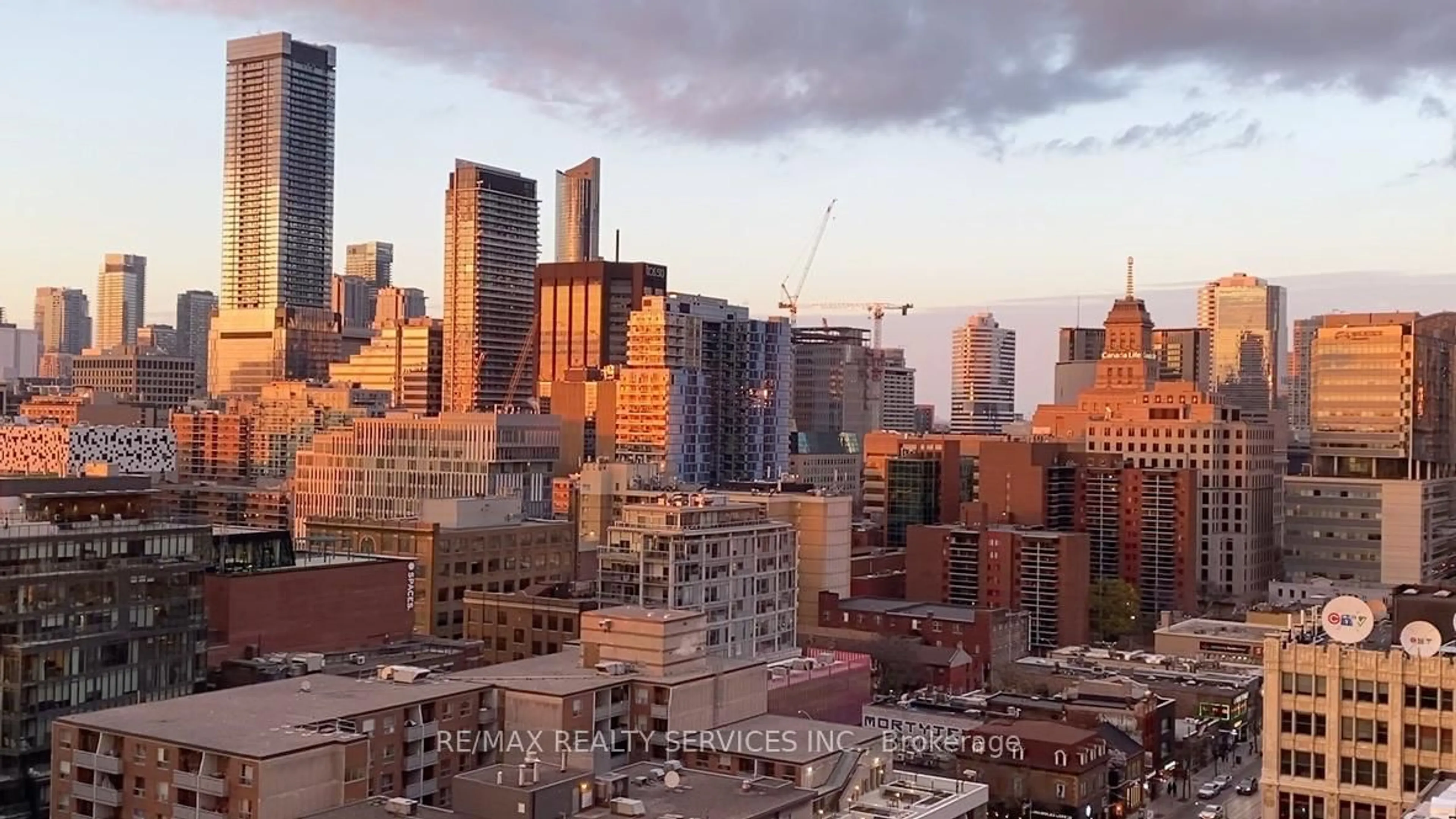 Blurry image for 330 Richmond St #1808, Toronto Ontario M5V 0M4