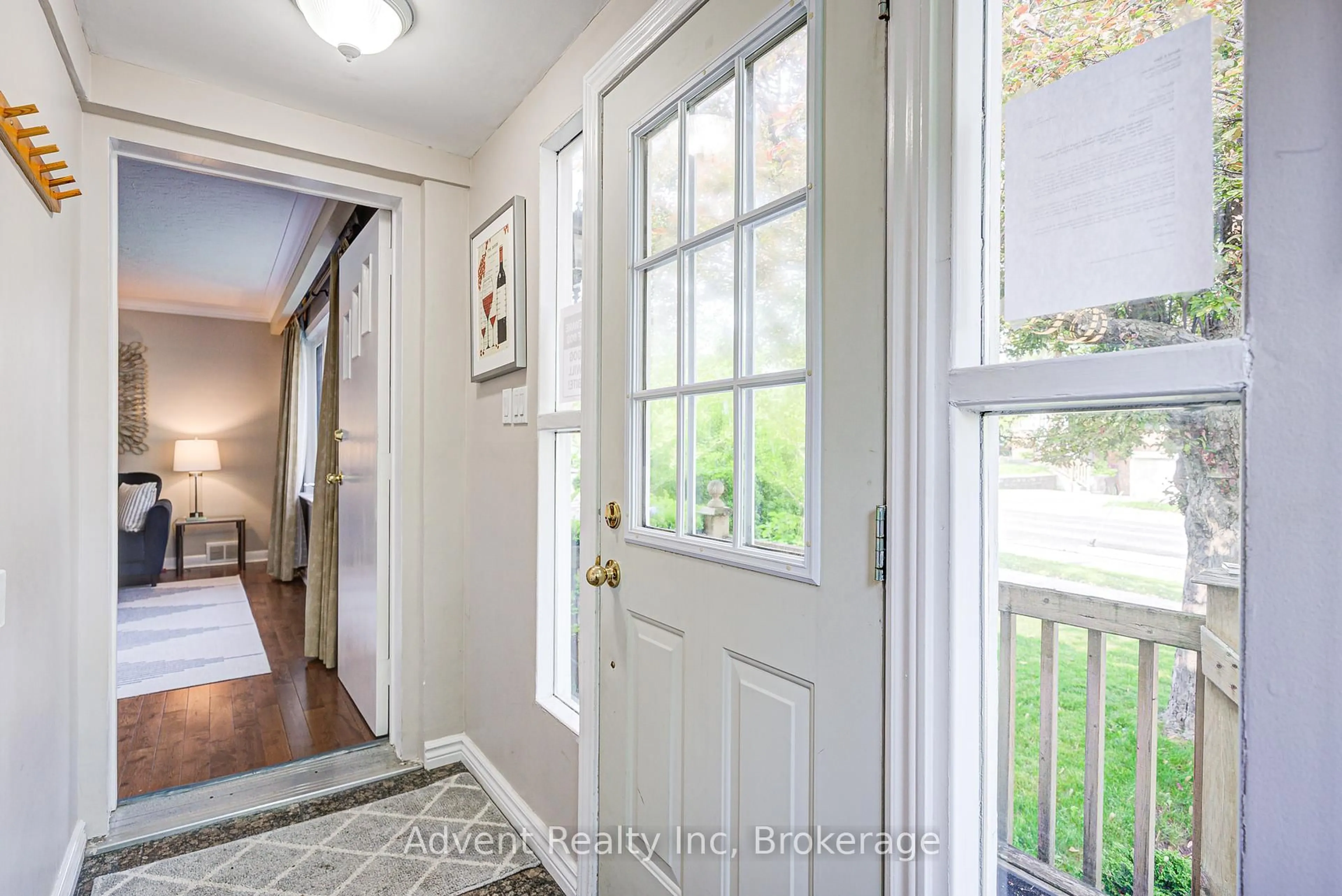 Indoor entryway for 223 Willowdale Ave, Toronto Ontario M2N 4Z4