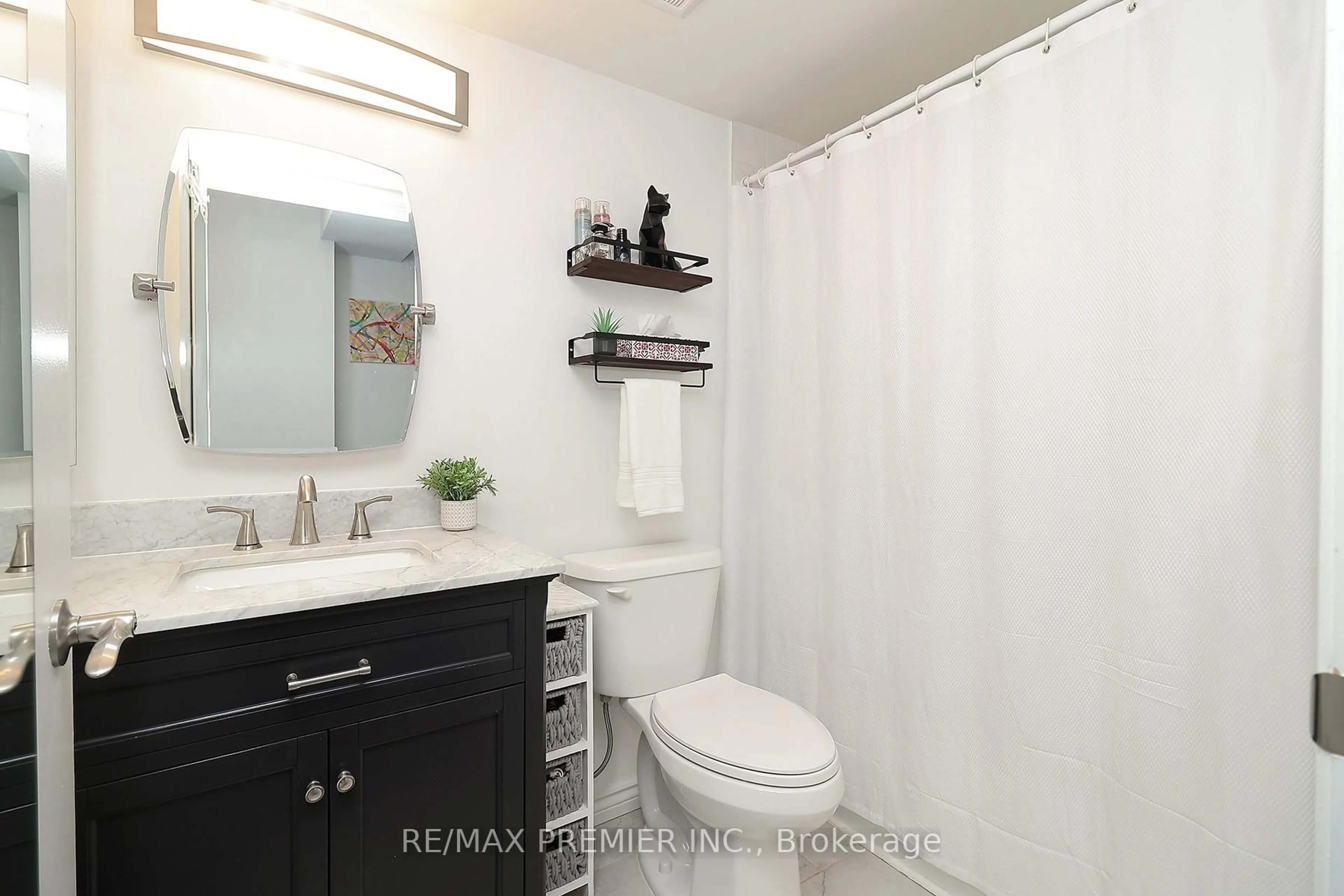Standard bathroom, ceramic/tile floor for 650 Lawrence Ave #721, Toronto Ontario M6A 3E8