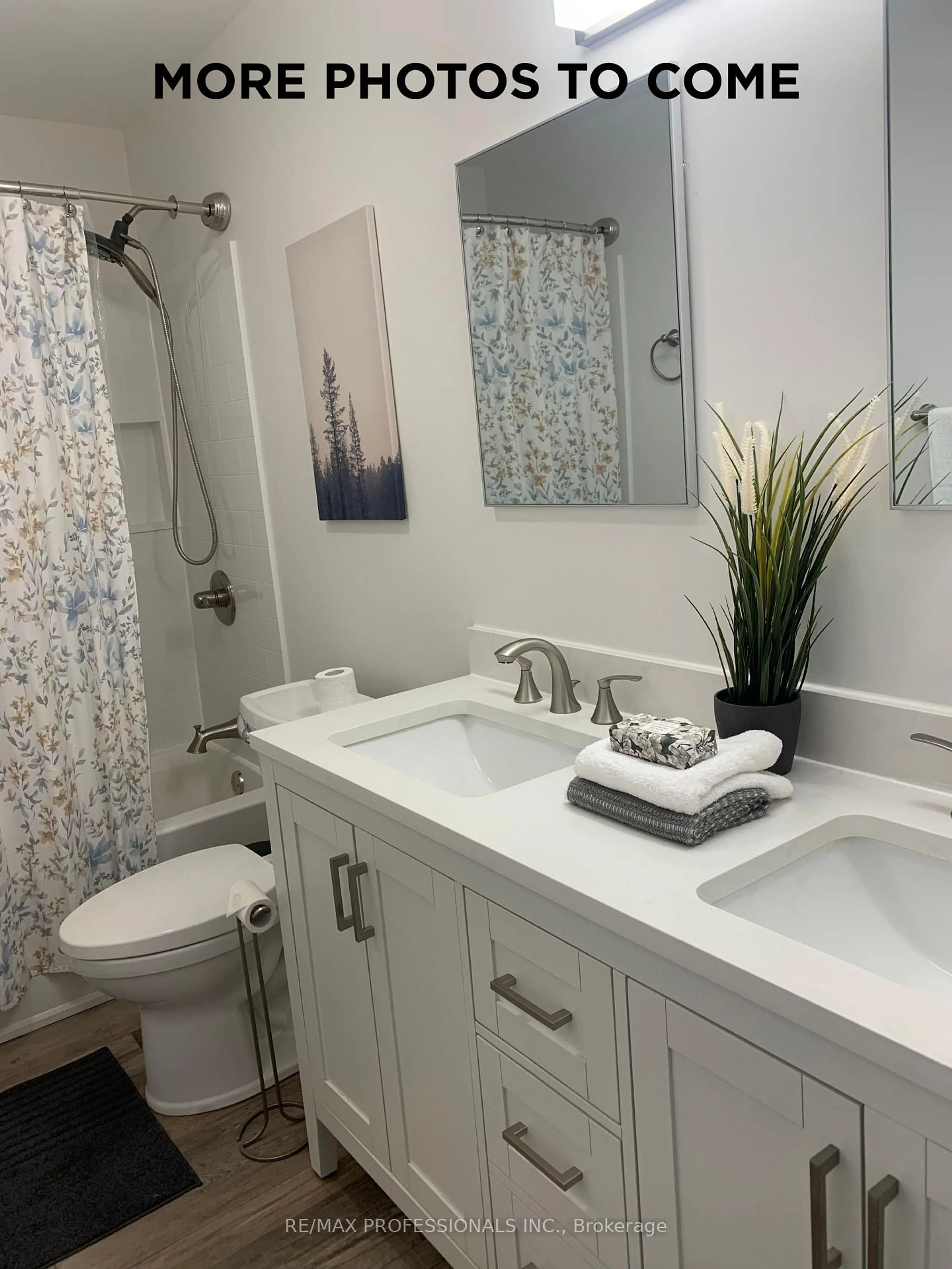 Contemporary bathroom, ceramic/tile floor for 20 Slidell Cres, Toronto Ontario M3A 2C4