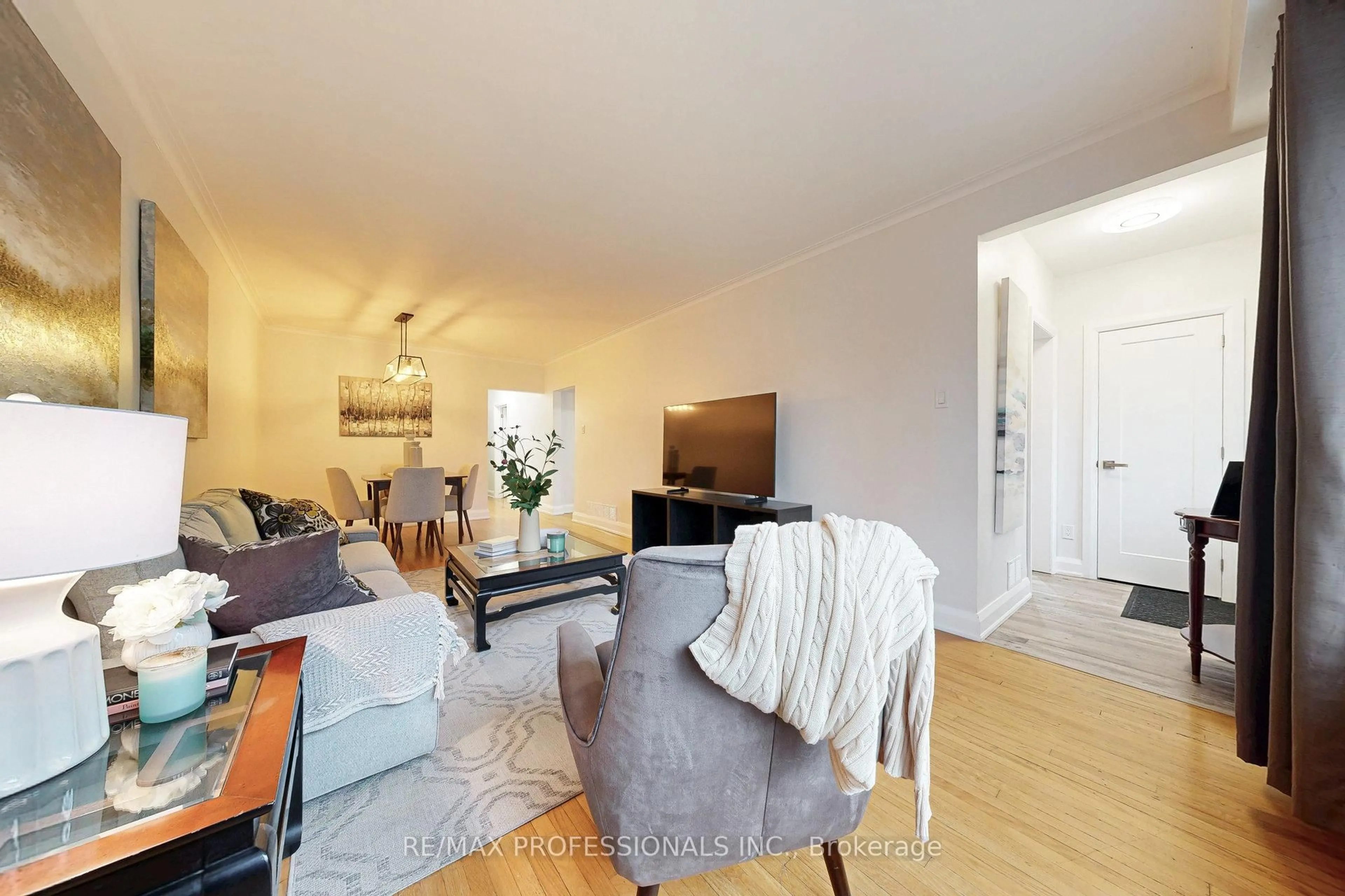 Living room with furniture, unknown for 20 Slidell Cres, Toronto Ontario M3A 2C4