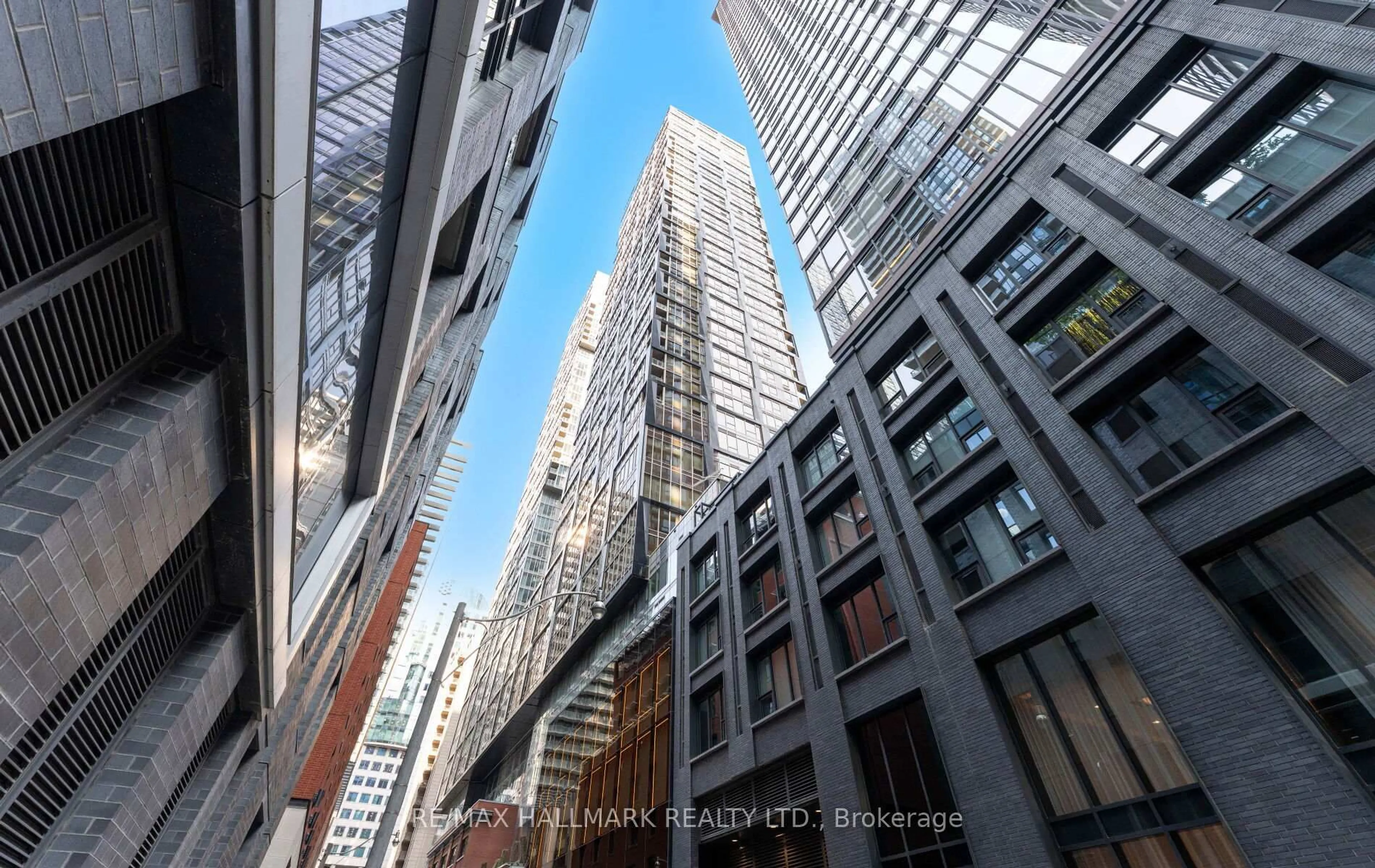A pic from outside/outdoor area/front of a property/back of a property/a pic from drone, city buildings view from balcony for 35 Mercer St #1114, Toronto Ontario M5V 1H2