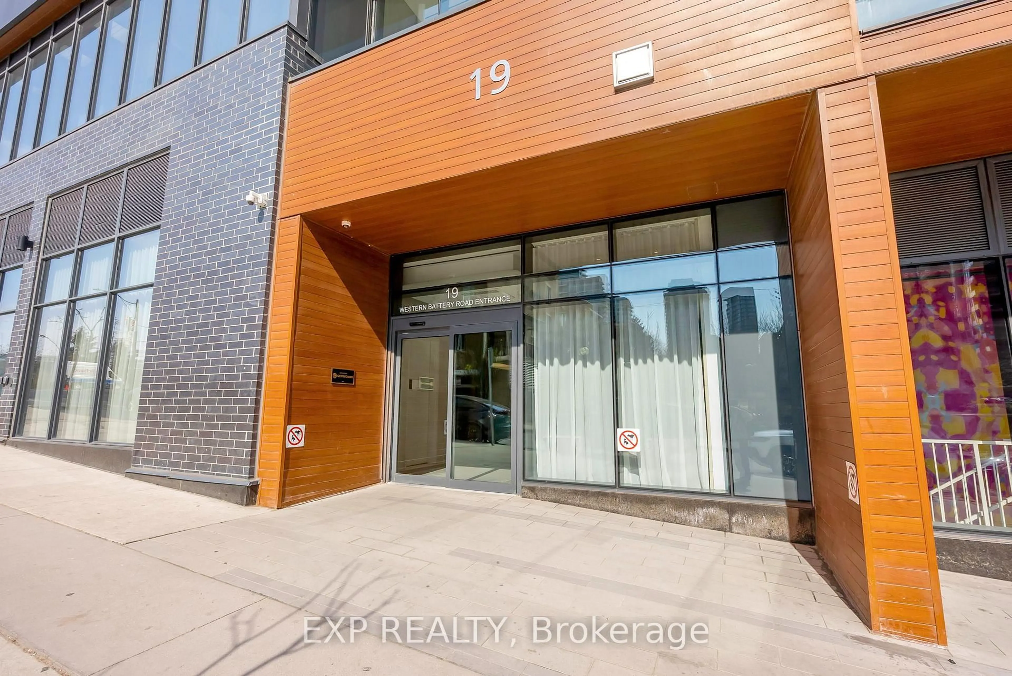 Indoor entryway for 19 Western Battery Rd #1712, Toronto Ontario M6K 0E3