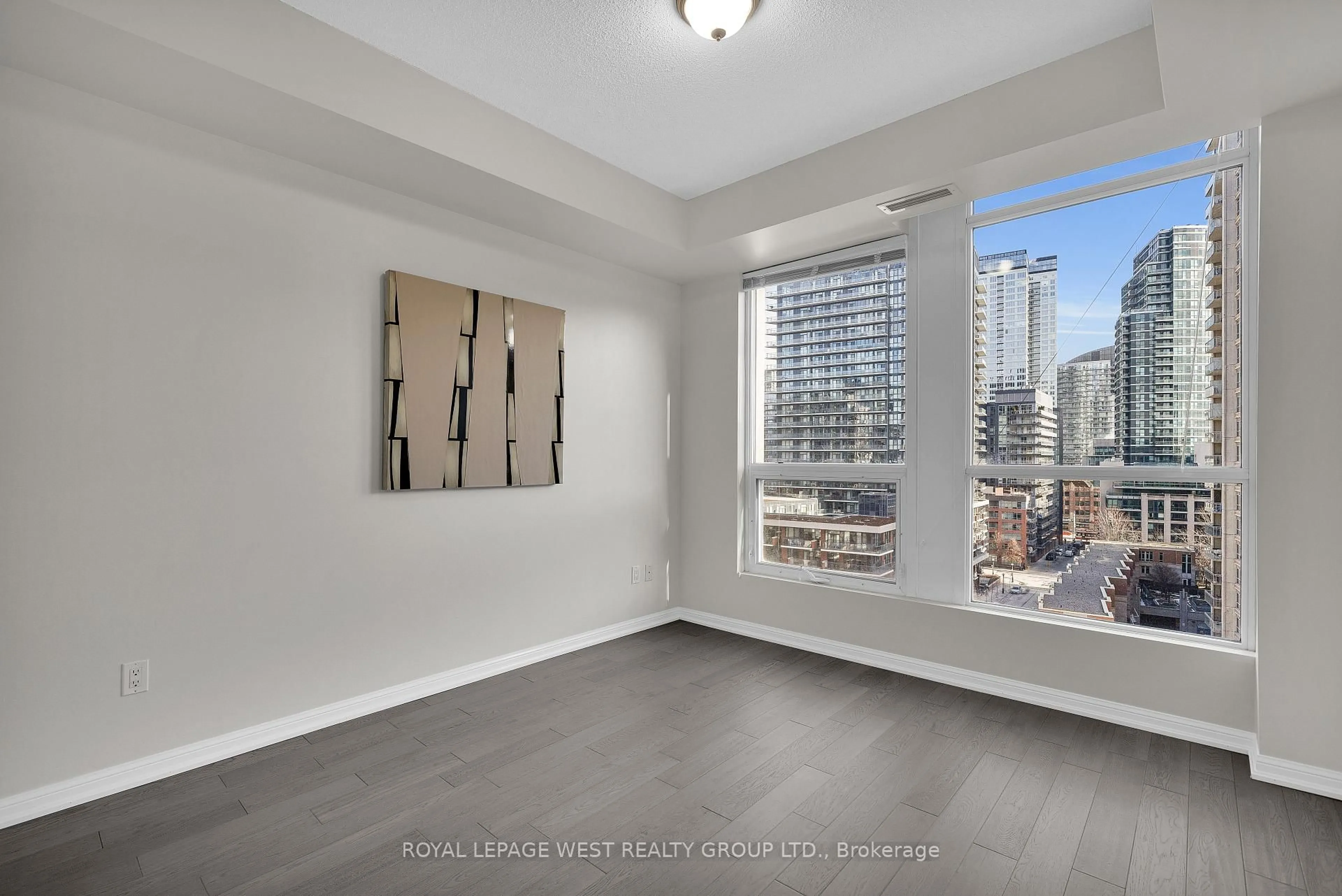 A pic of a room for 628 Fleet St #1108, Toronto Ontario M5V 1A8