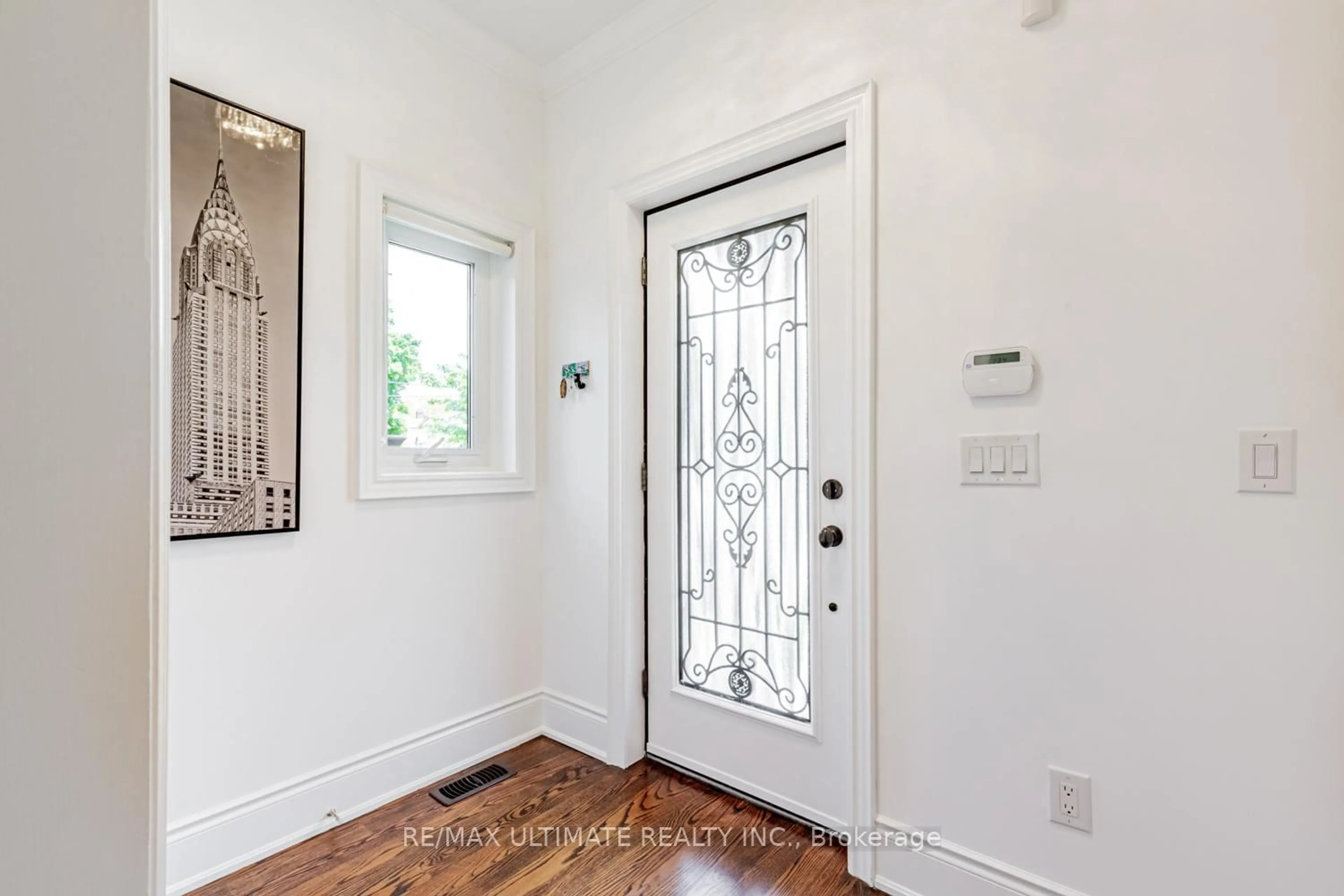 Indoor entryway for 54 Burncrest Dr, Toronto Ontario M5M 2Z5