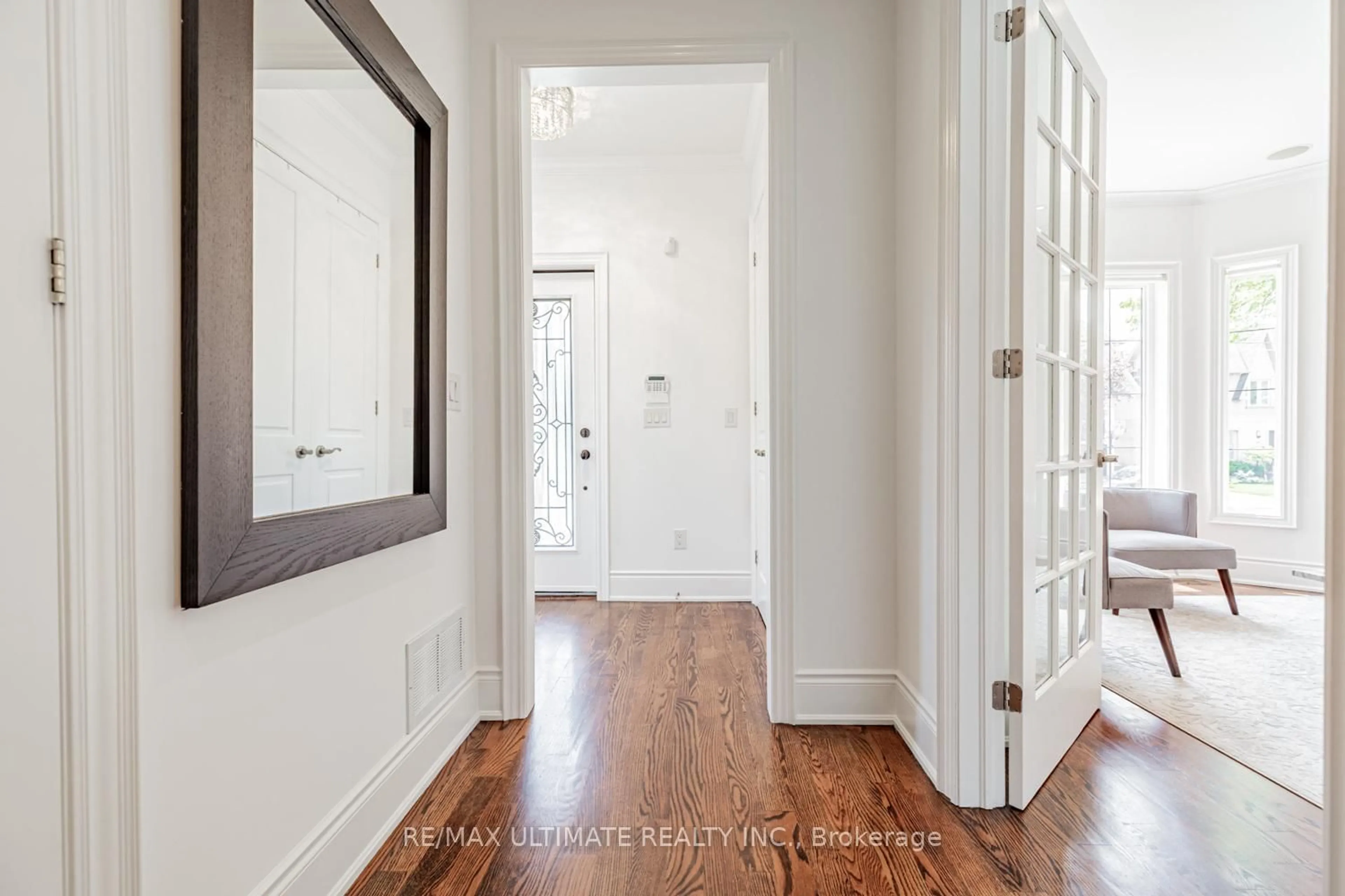 Indoor entryway for 54 Burncrest Dr, Toronto Ontario M5M 2Z5