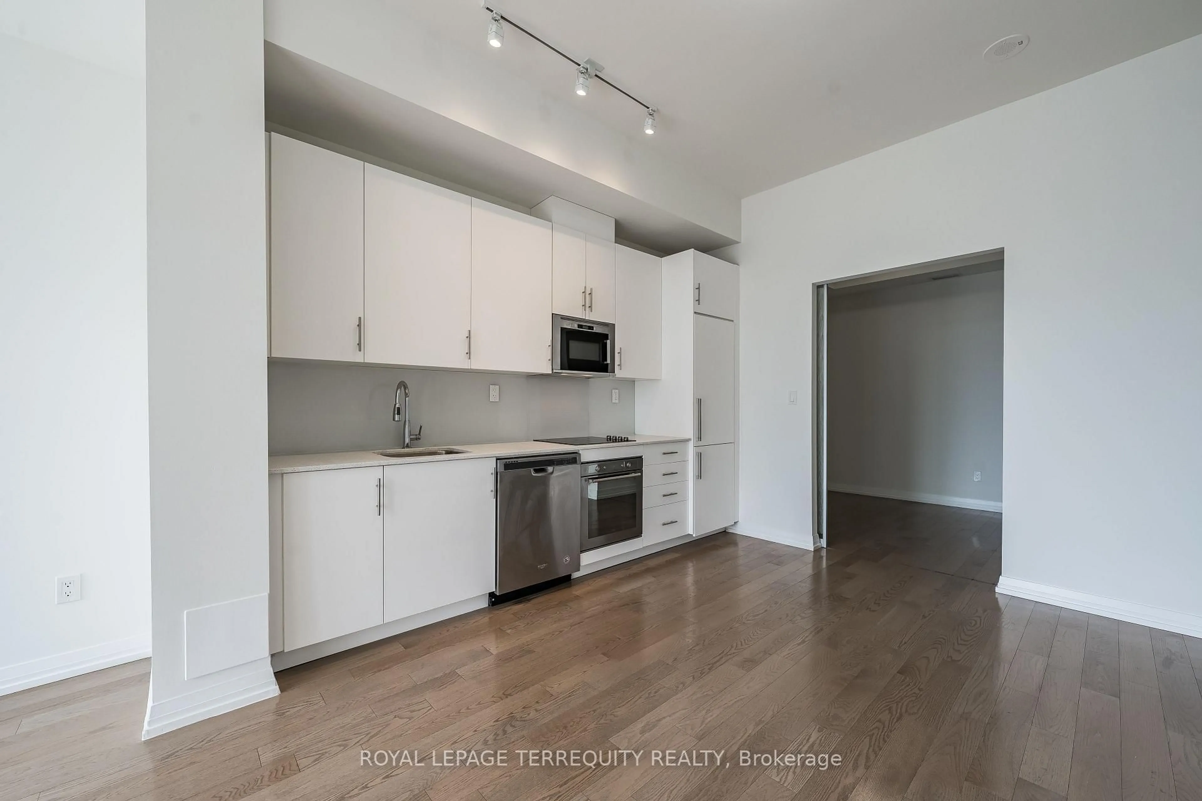 Unknown for 460 Adelaide St #1032, Toronto Ontario M5A 0E7