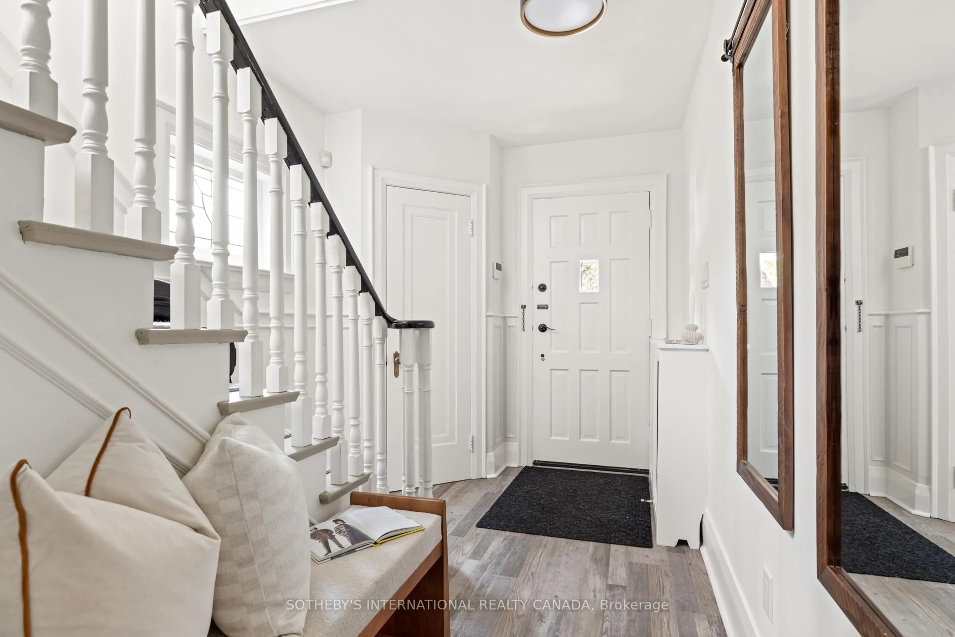 Indoor entryway for 551 Briar Hill Ave, Toronto Ontario M5N 1N1