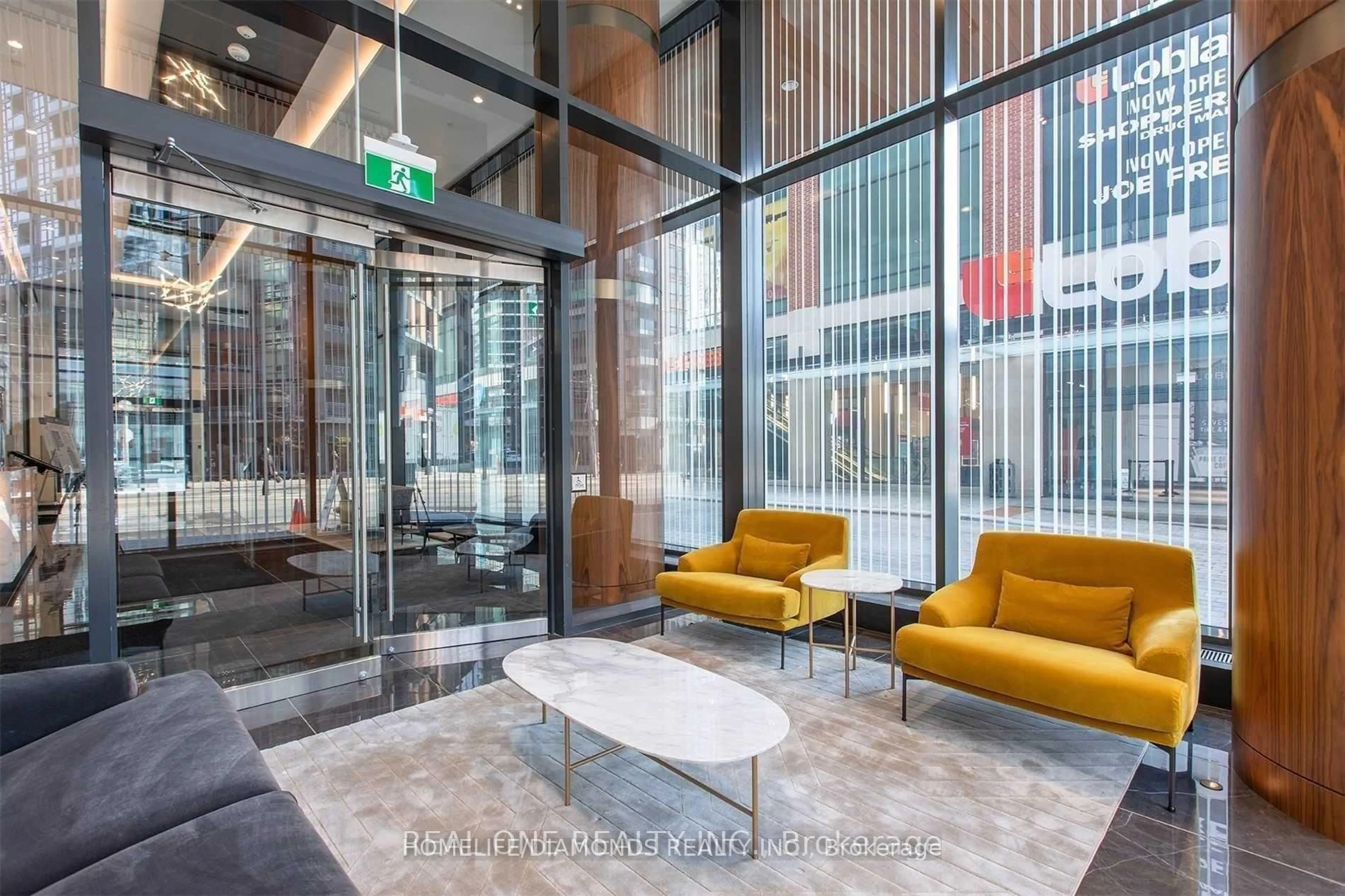 Indoor foyer for 19 BATHURST St #816, Toronto Ontario M6A 2E1