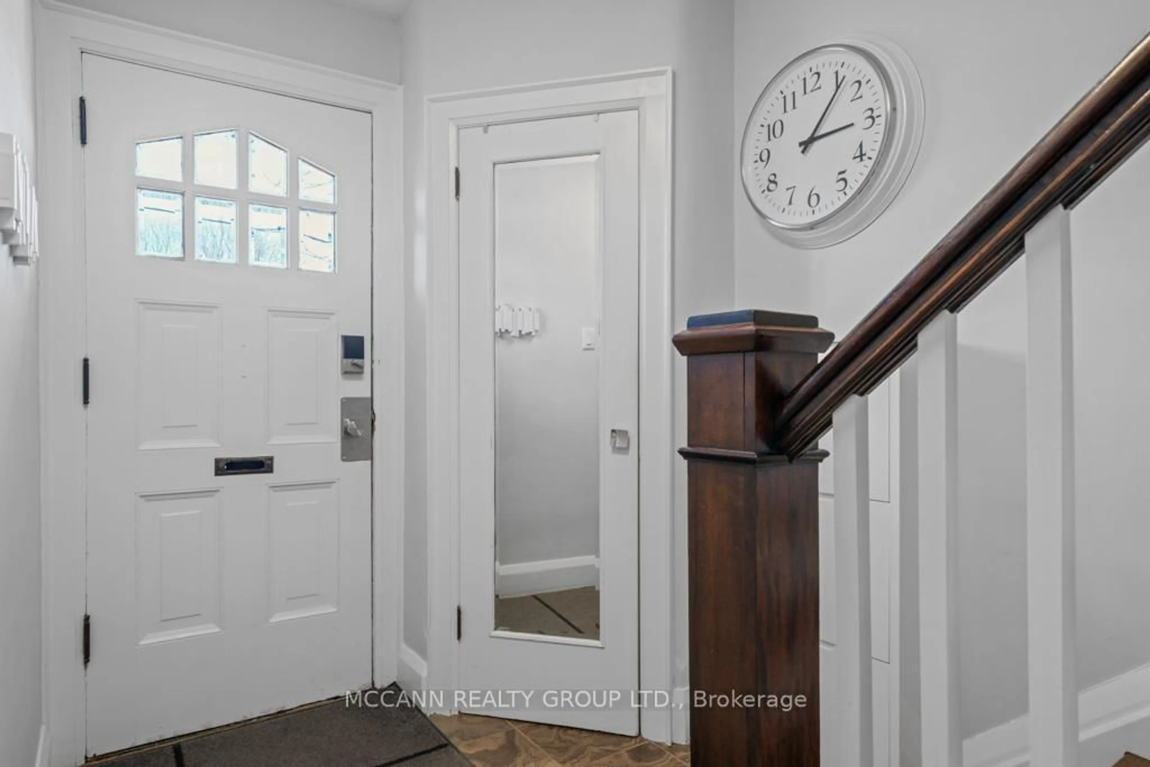 Indoor entryway for 183 Lawrence Ave, Toronto Ontario M5M 1A9