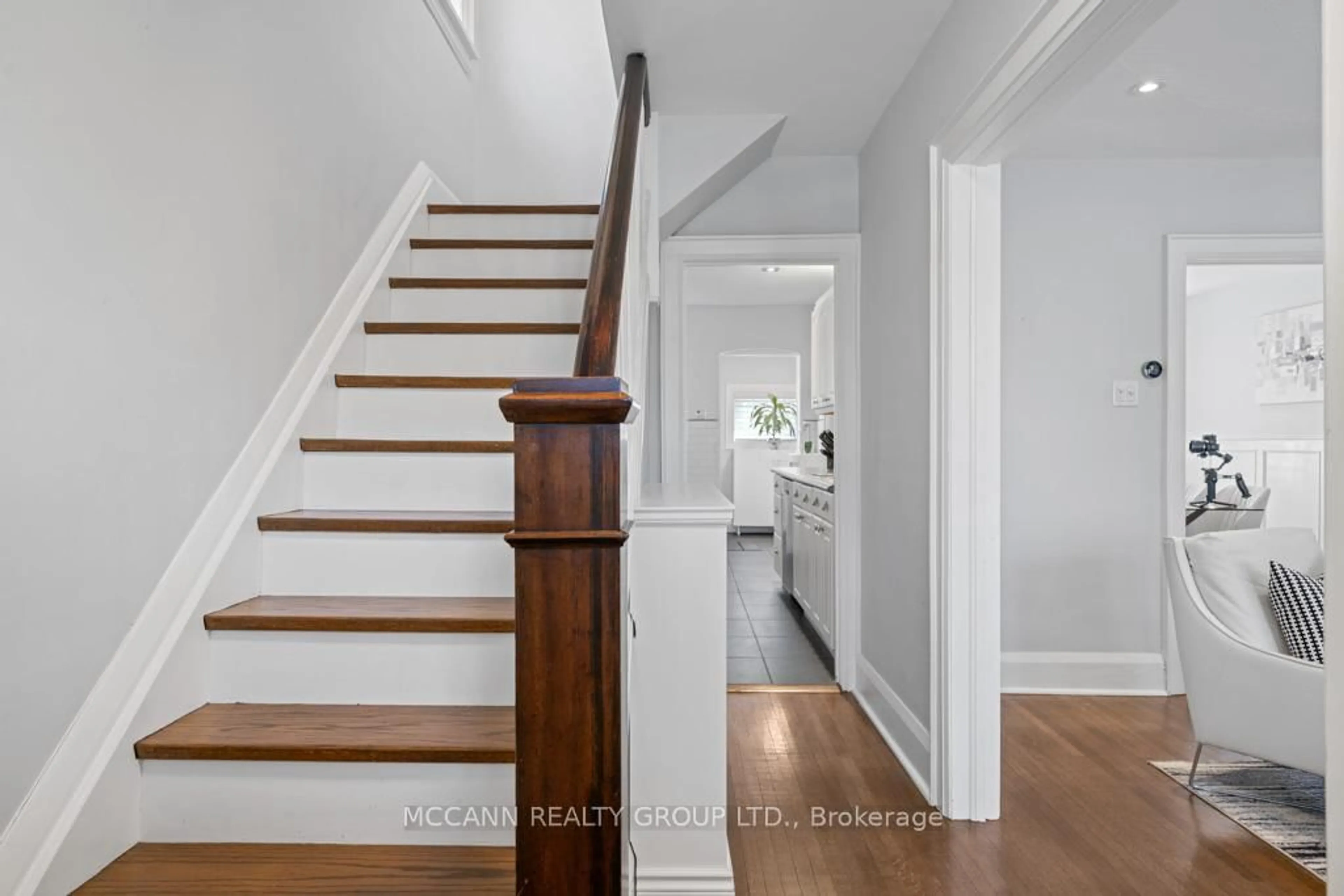 Stairs for 183 Lawrence Ave, Toronto Ontario M5M 1A9