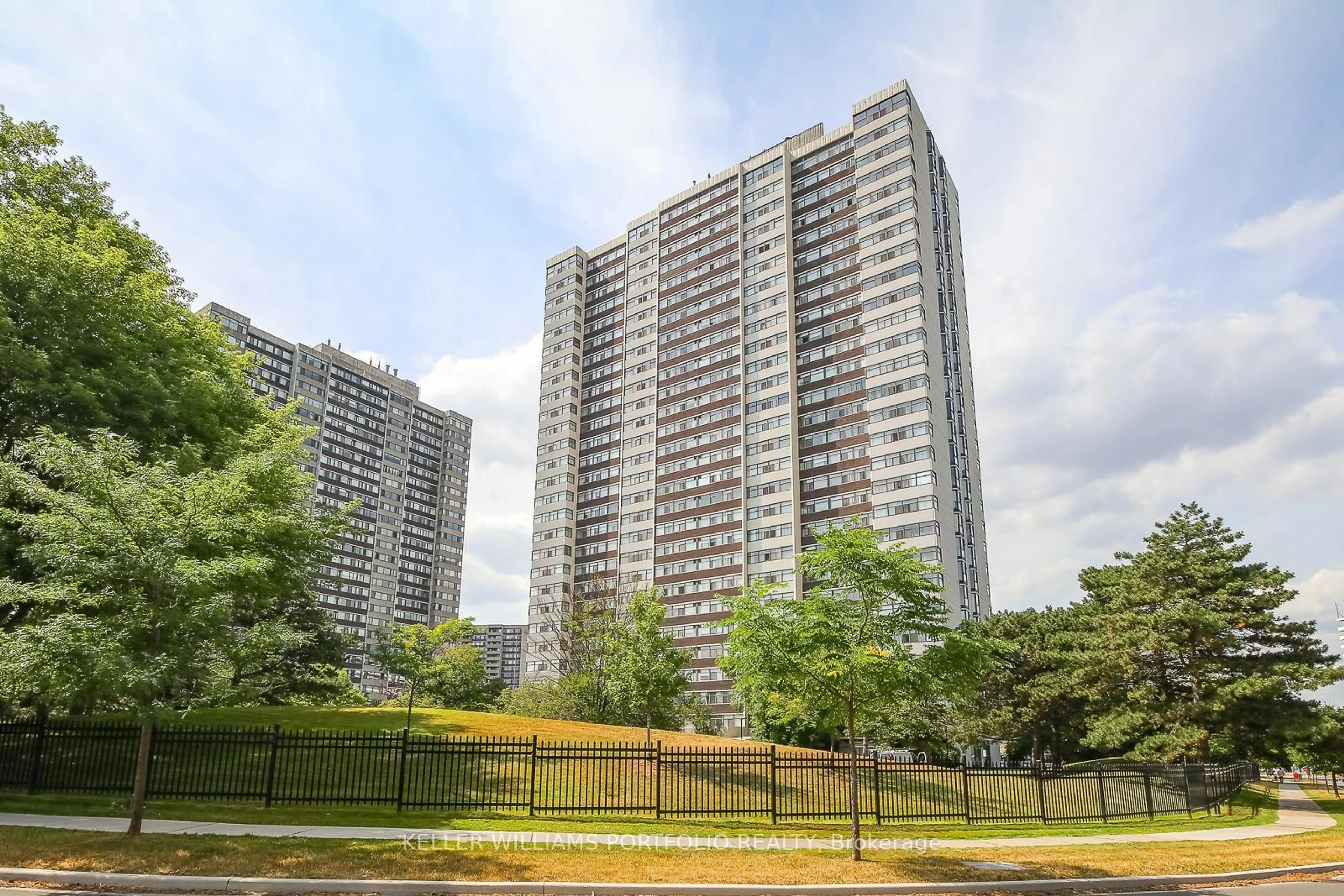 Patio, unknown for 100 Antibes Dr #702, Toronto Ontario M2R 3N1