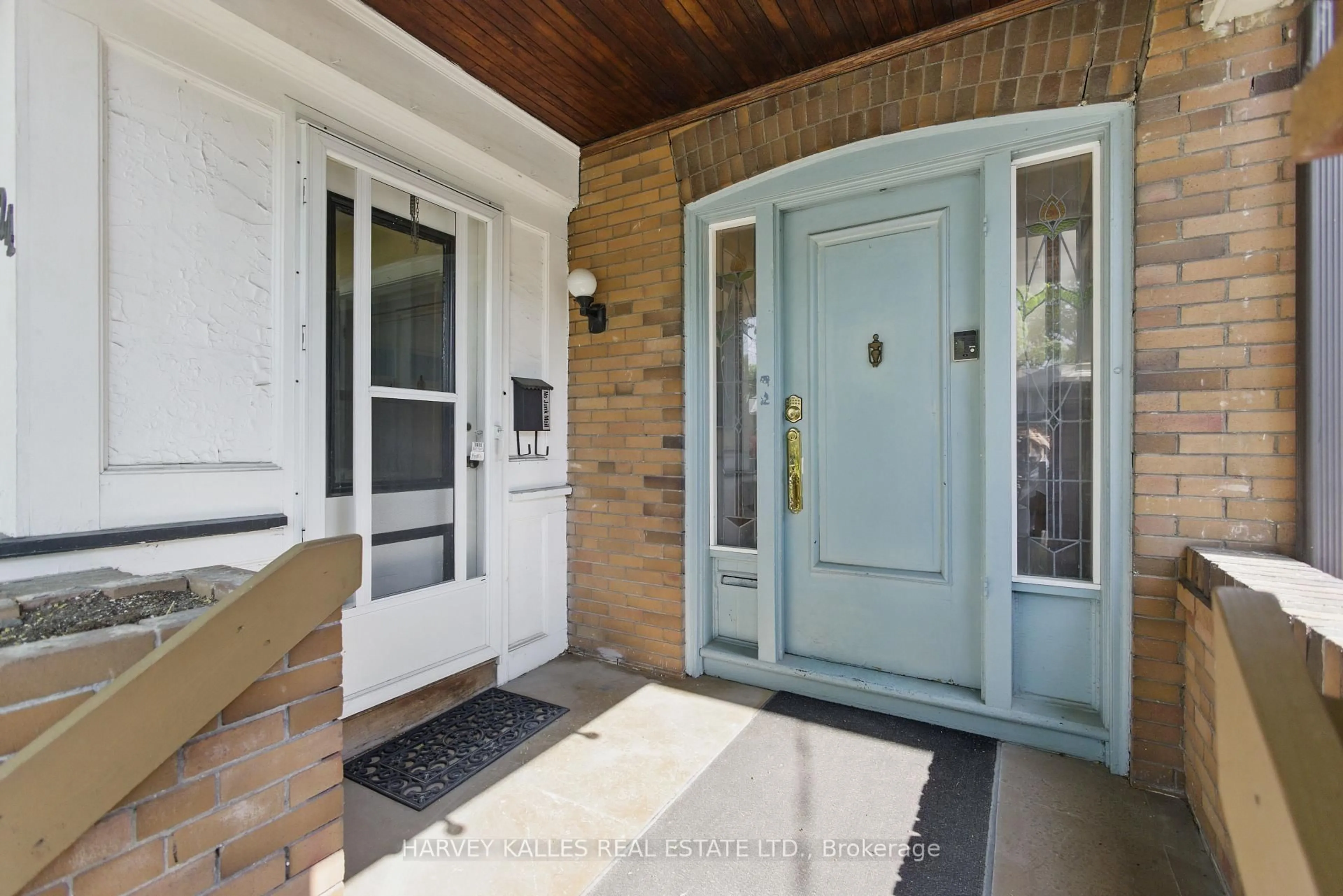 Indoor entryway for 24 Yonge Blvd, Toronto Ontario M5M 3G5