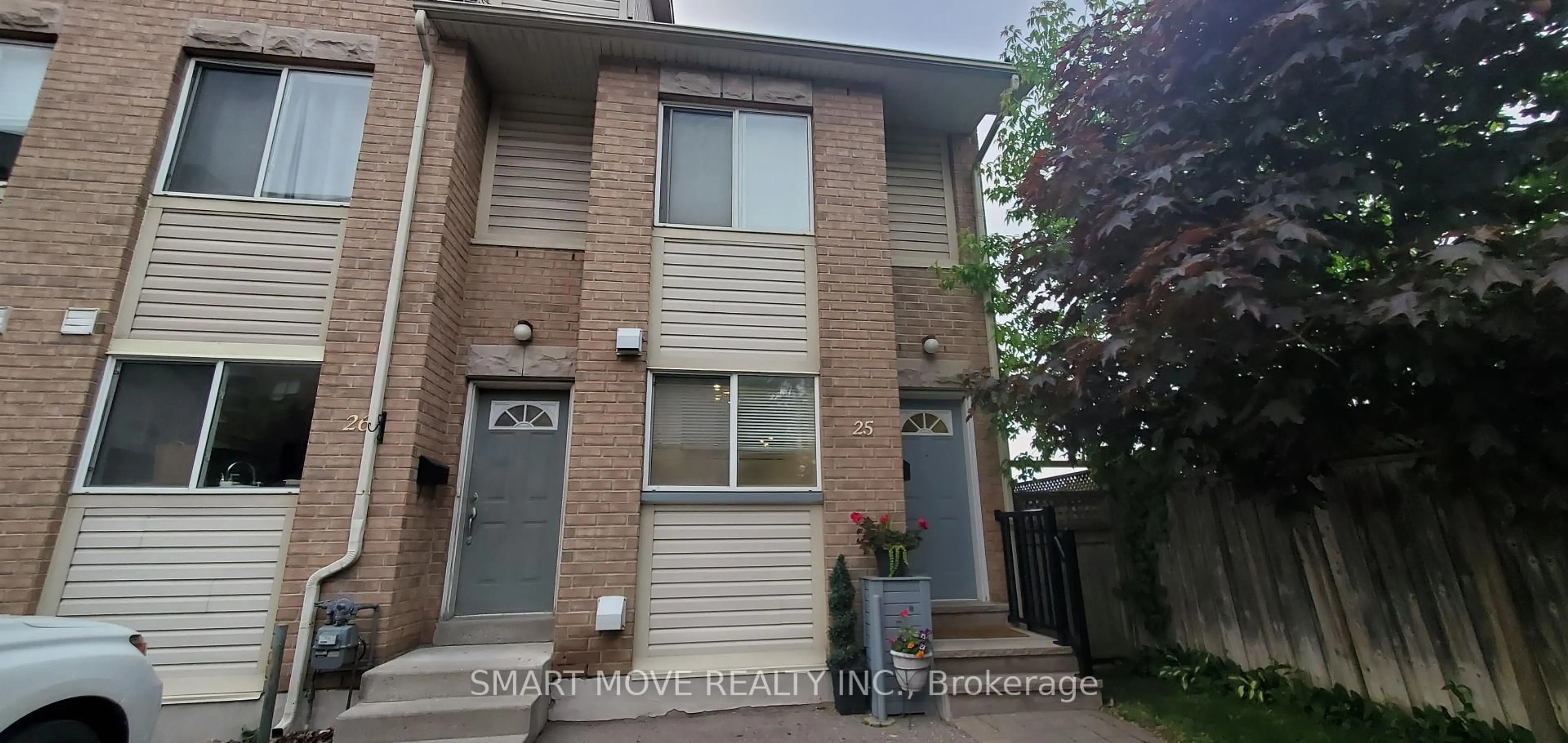 Unknown for 21 Replin Rd #TH 25, Toronto Ontario M6A 2M8