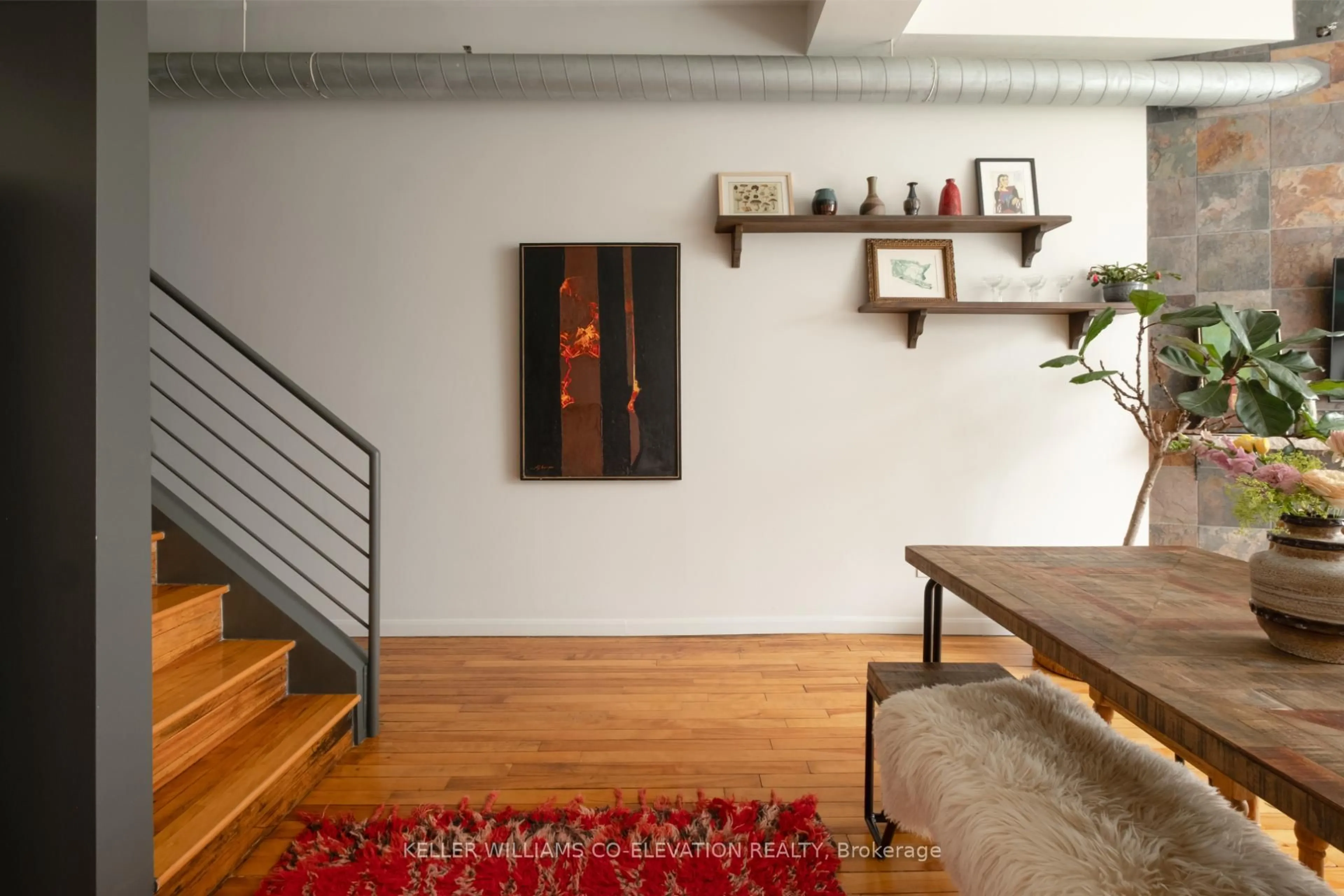 Indoor entryway for 670 Richmond St #105, Toronto Ontario M6J 1C3