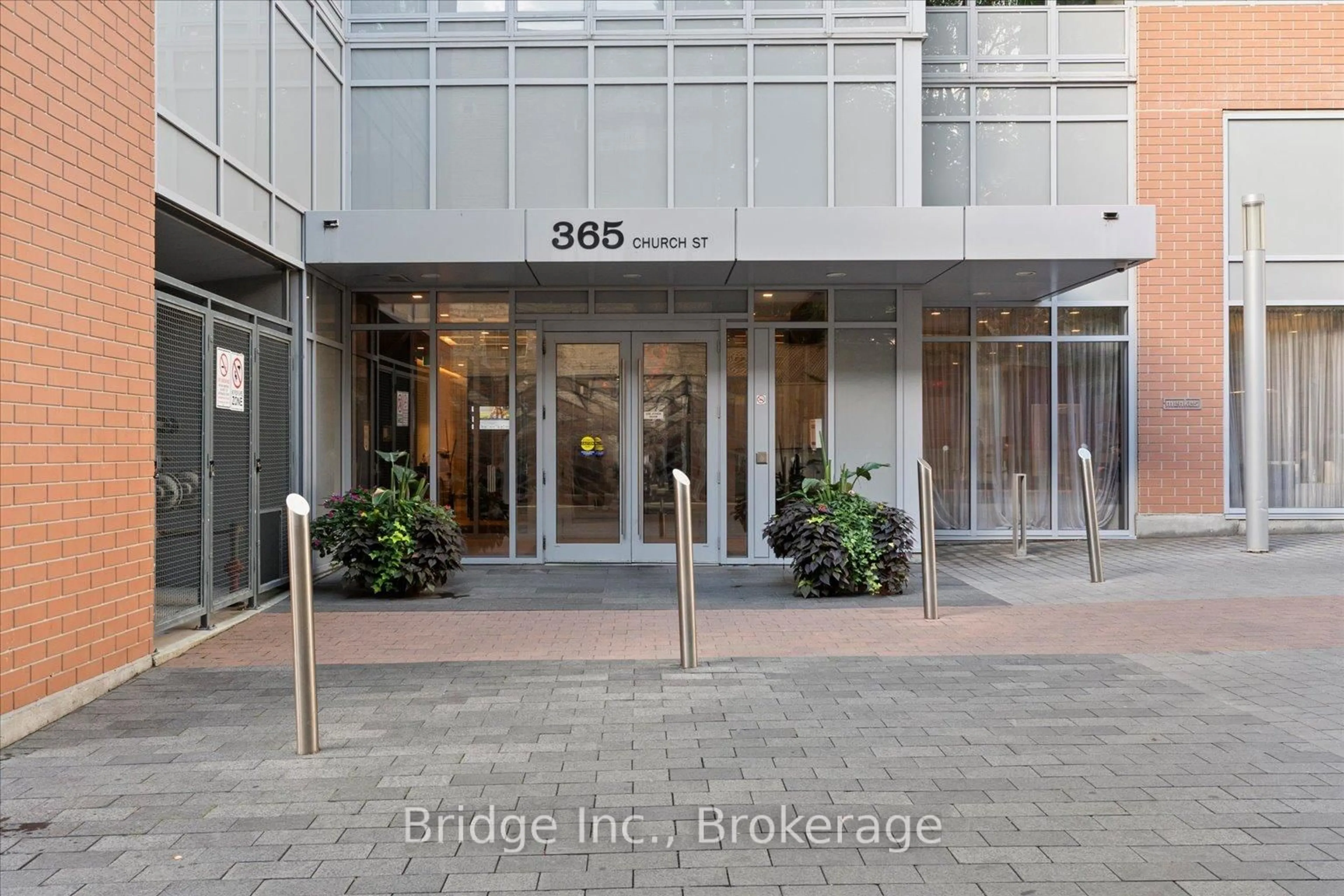 Indoor foyer for 365 Church St #1410, Toronto Ontario M5B 1H6