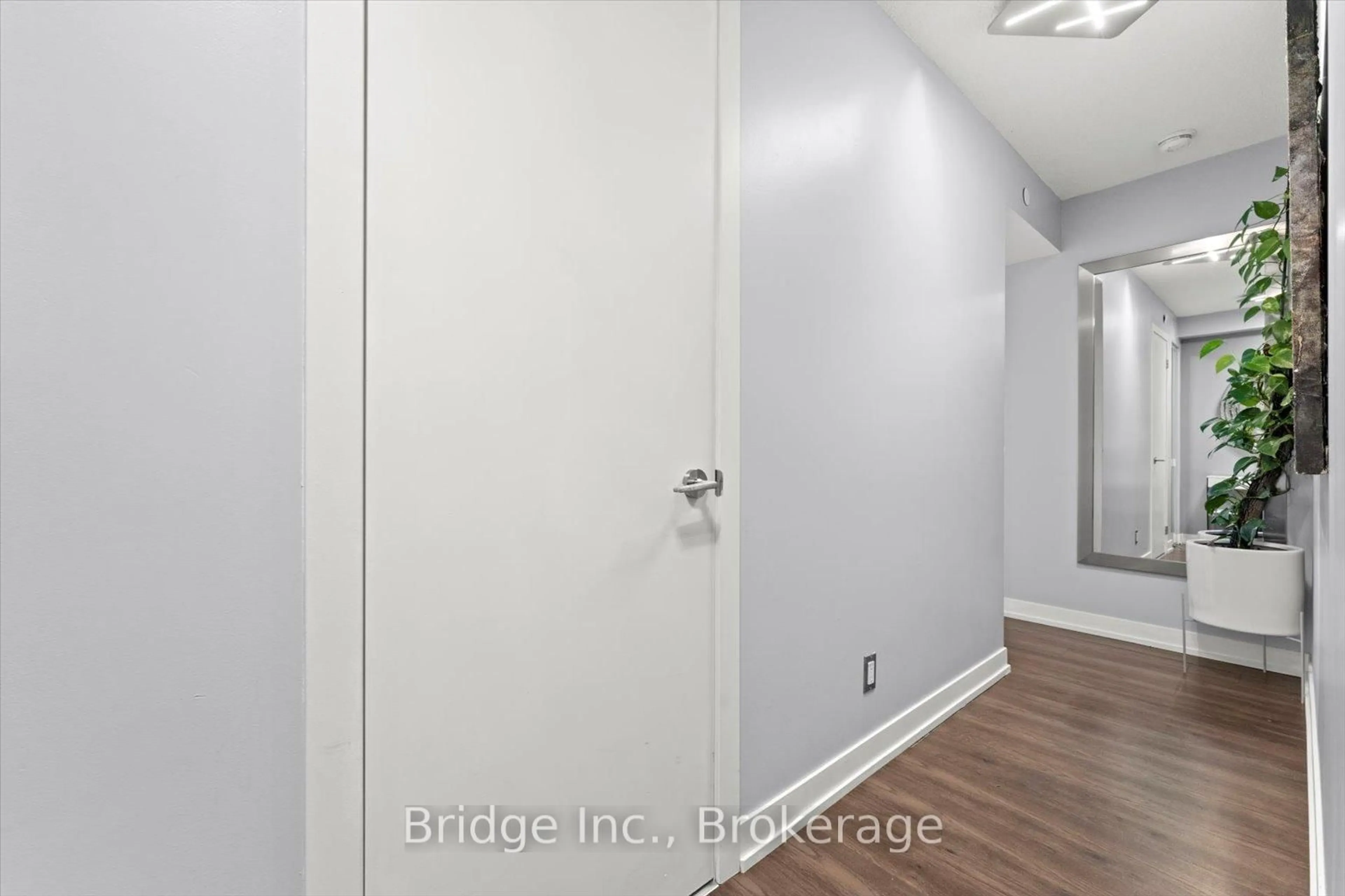 Indoor entryway for 365 Church St #1410, Toronto Ontario M5B 1H6
