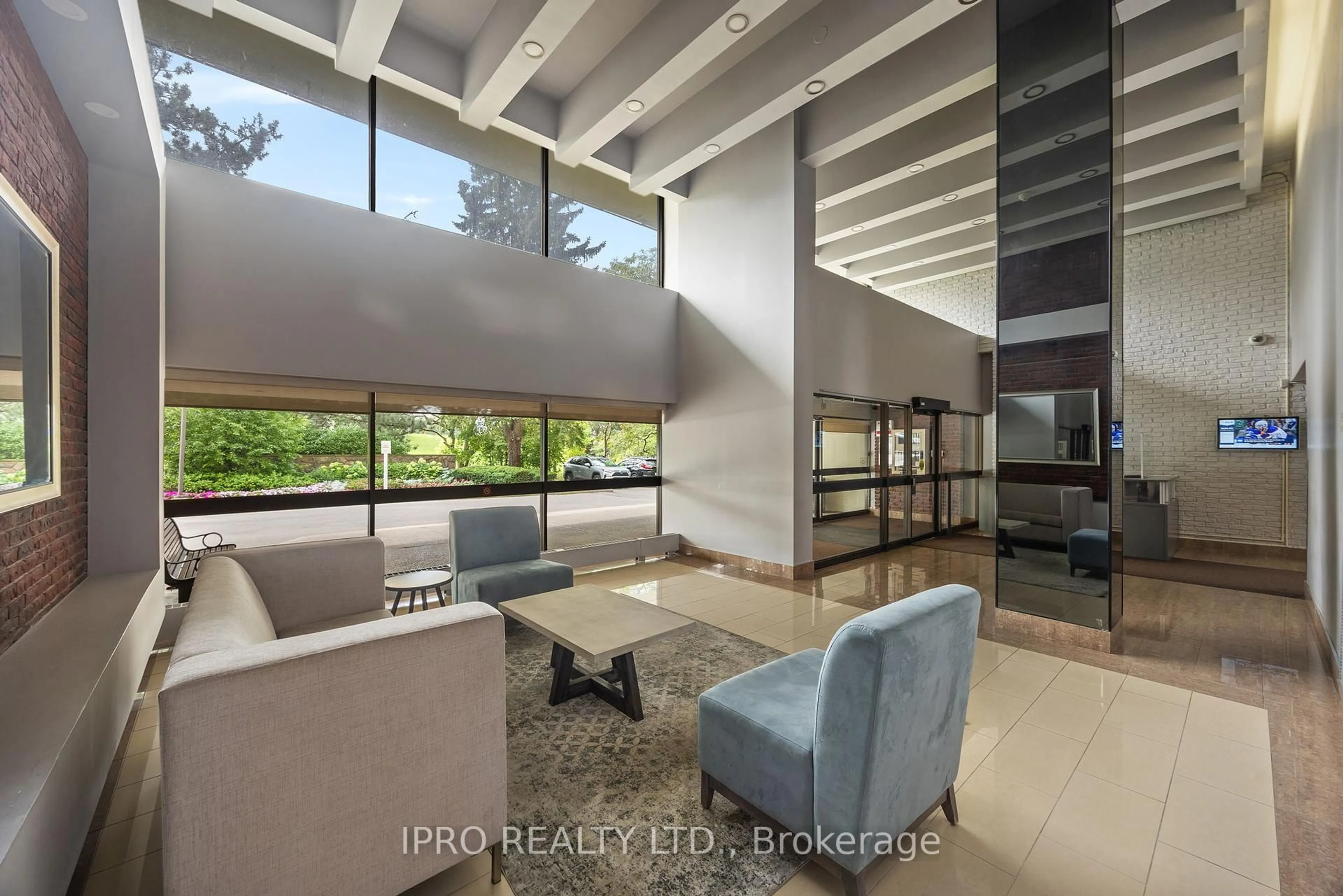 Indoor foyer for 260 Seneca Hill Dr #1203, Toronto Ontario M2J 4S6