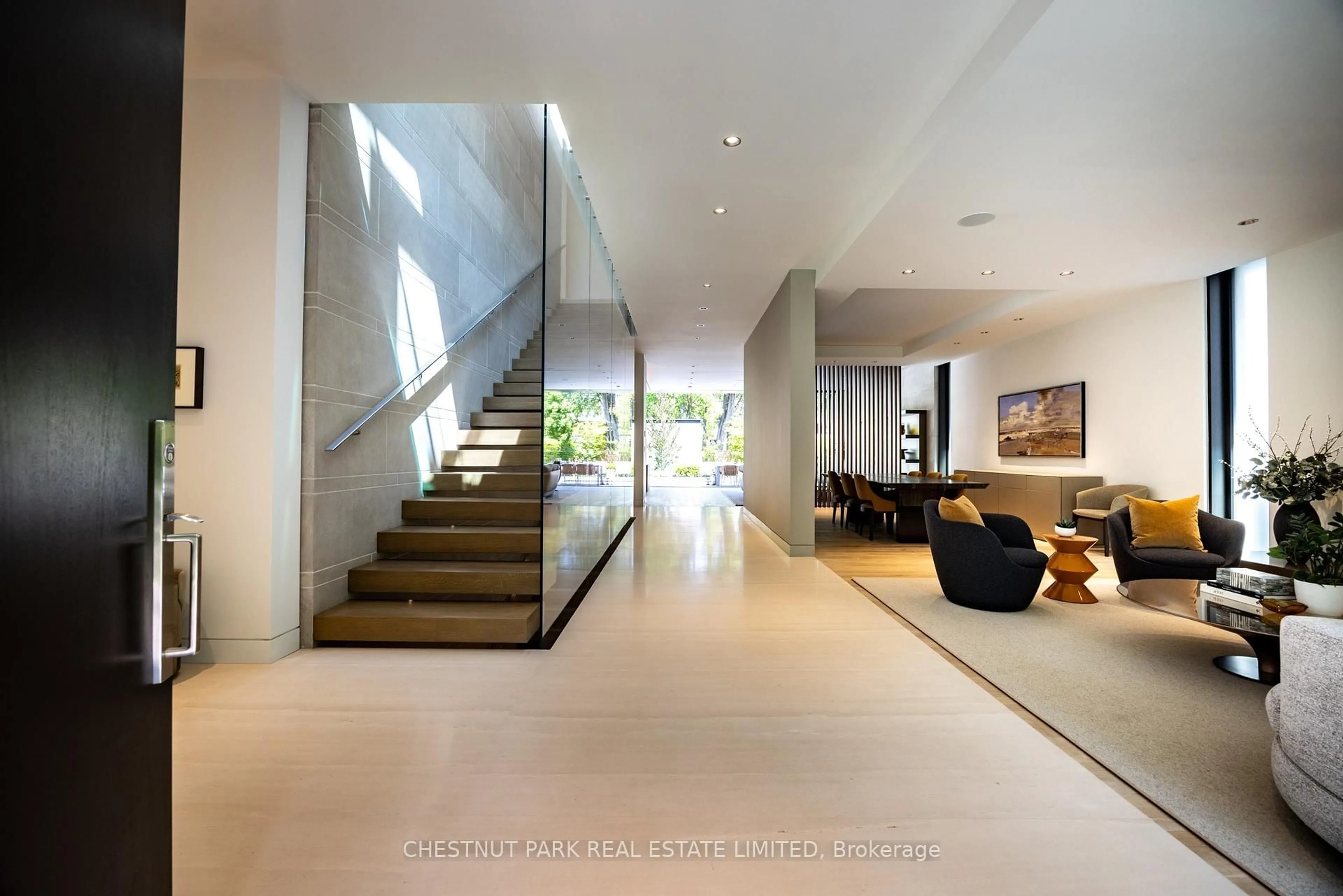 Indoor foyer for 50 Teddington Park Ave, Toronto Ontario M4N 2C6