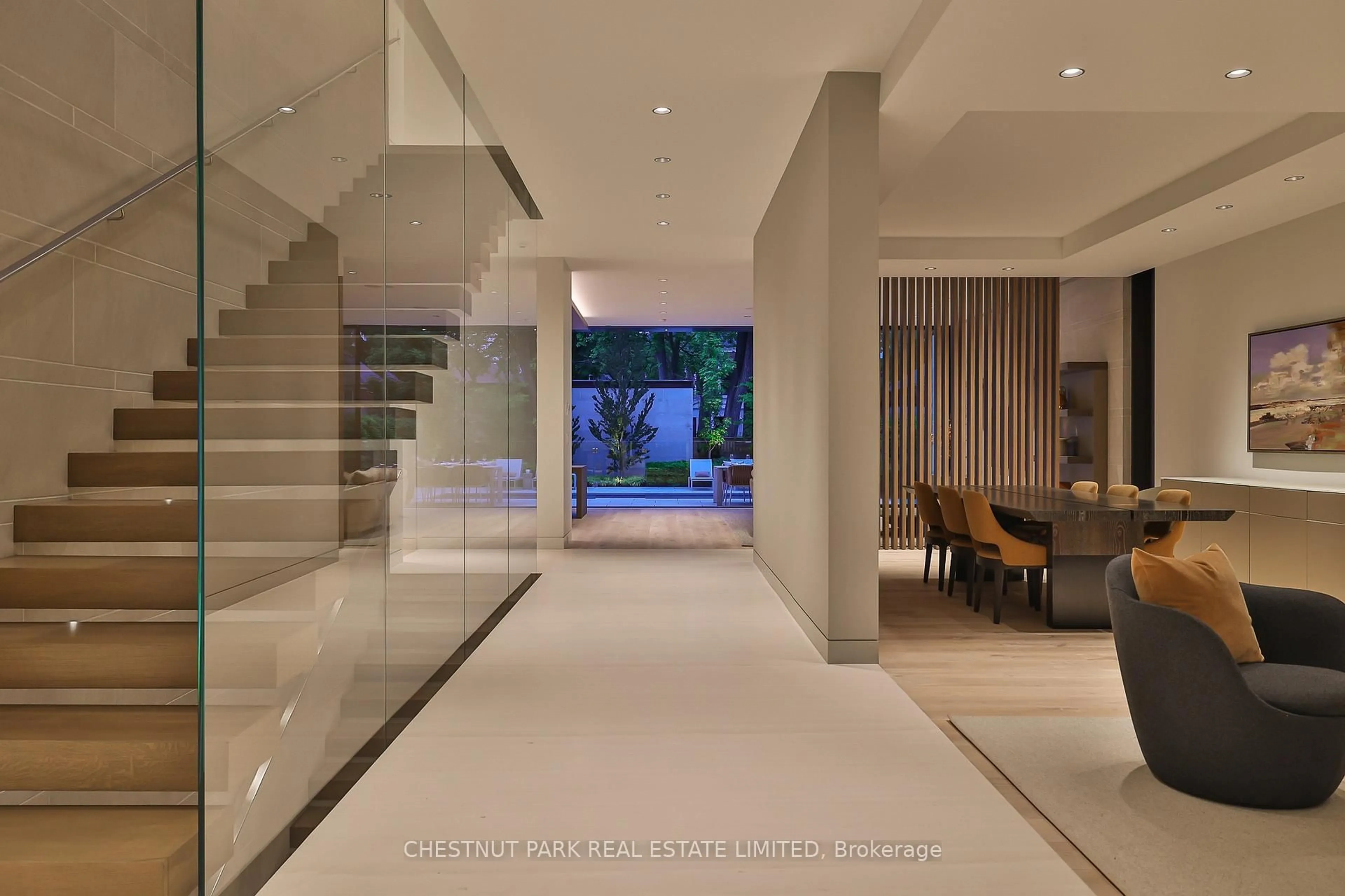 Indoor foyer for 50 Teddington Park Ave, Toronto Ontario M4N 2C6