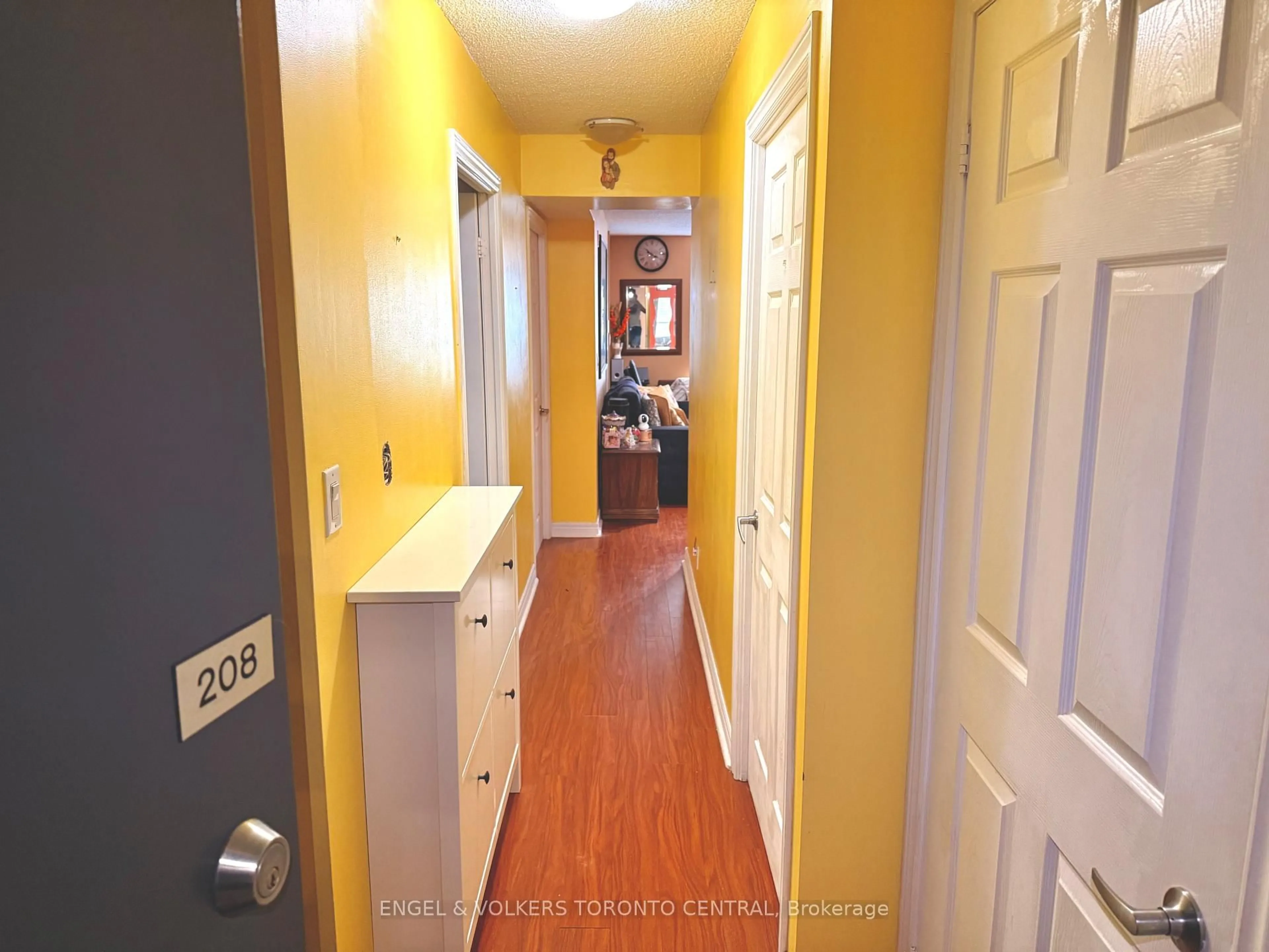 Indoor entryway for 225 Wellesley St #208, Toronto Ontario M4X 1X8