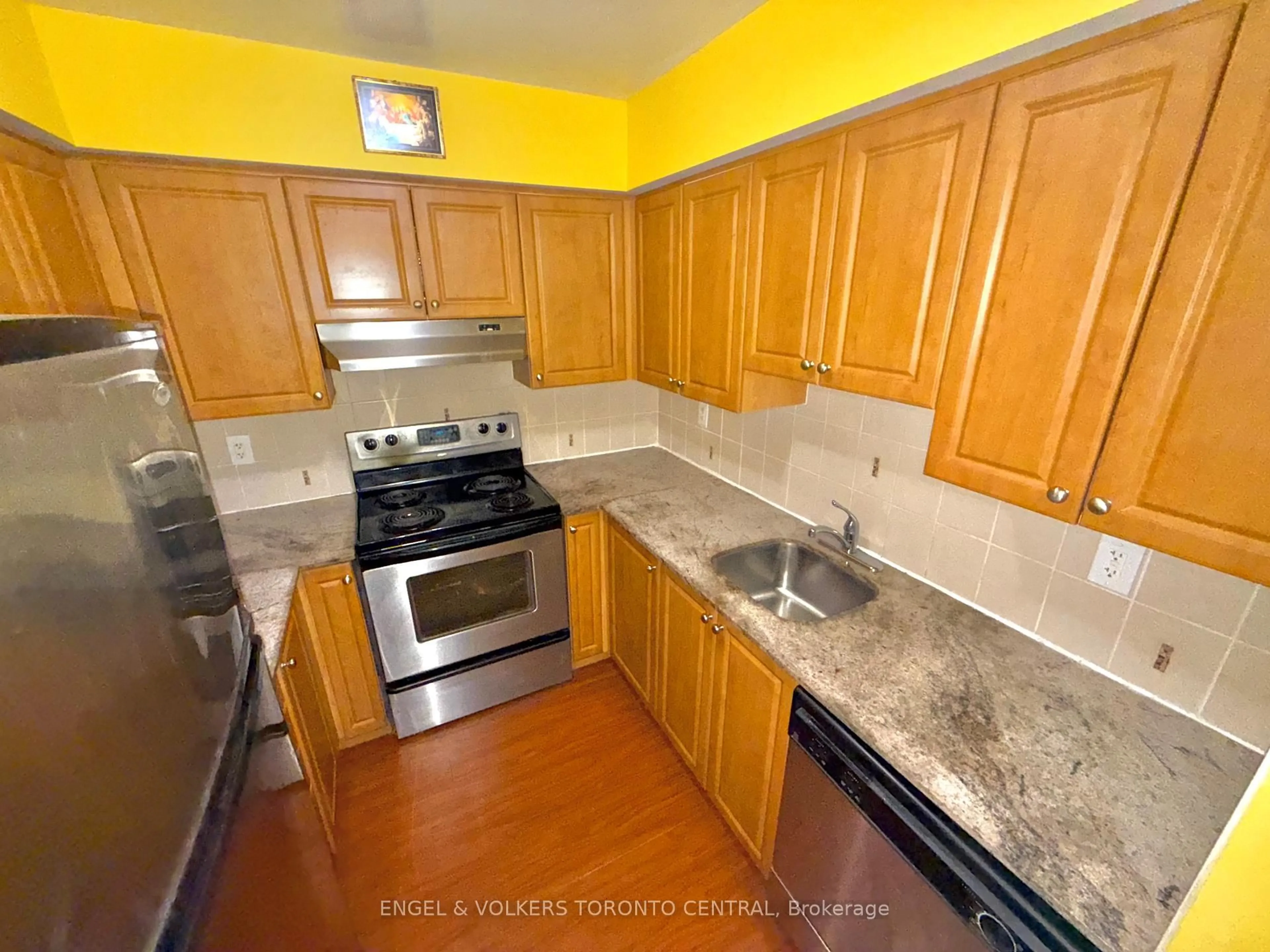 Standard kitchen, unknown for 225 Wellesley St #208, Toronto Ontario M4X 1X8