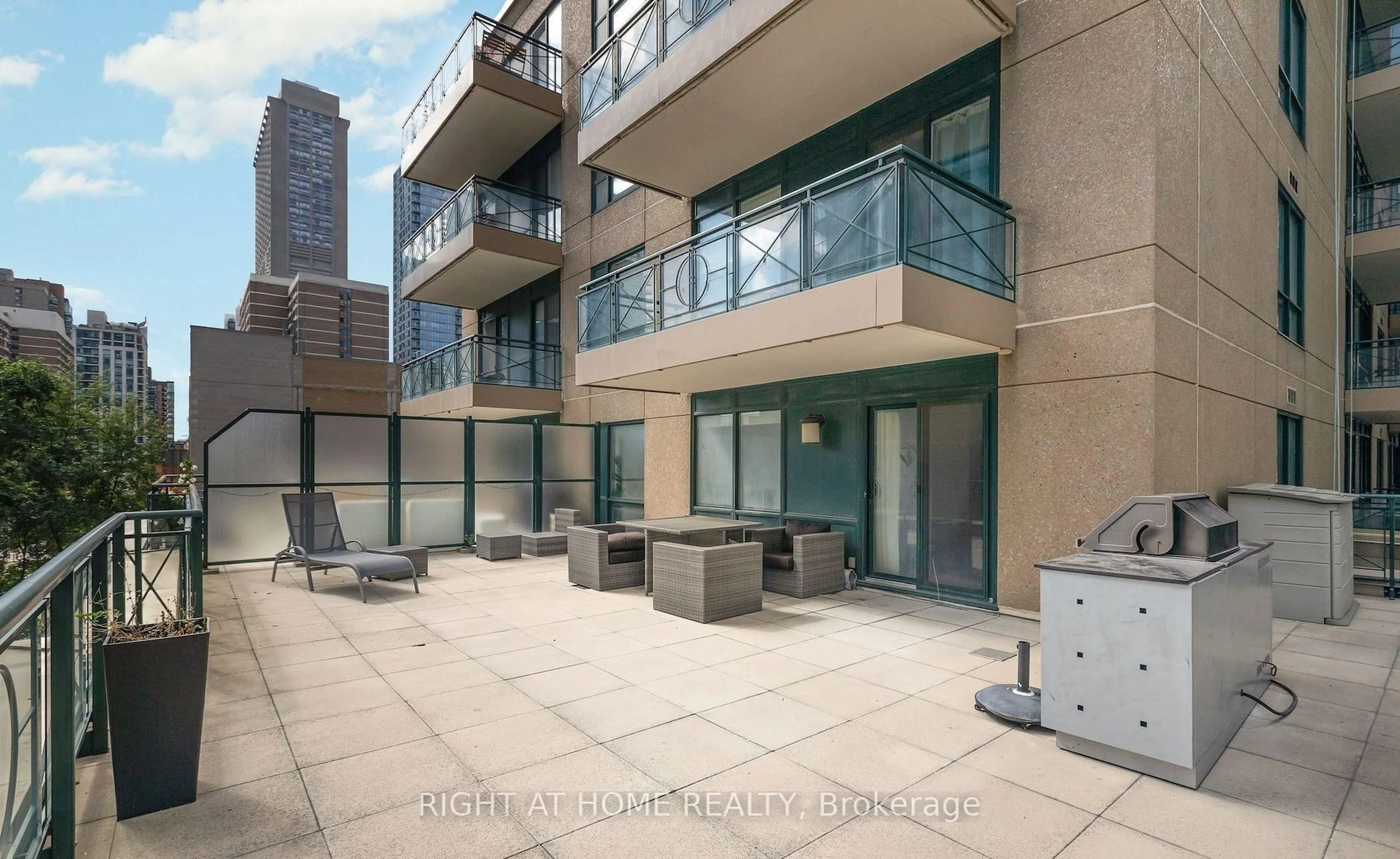 Patio, unknown for 35 Hayden St #517, Toronto Ontario M4Y 3C3
