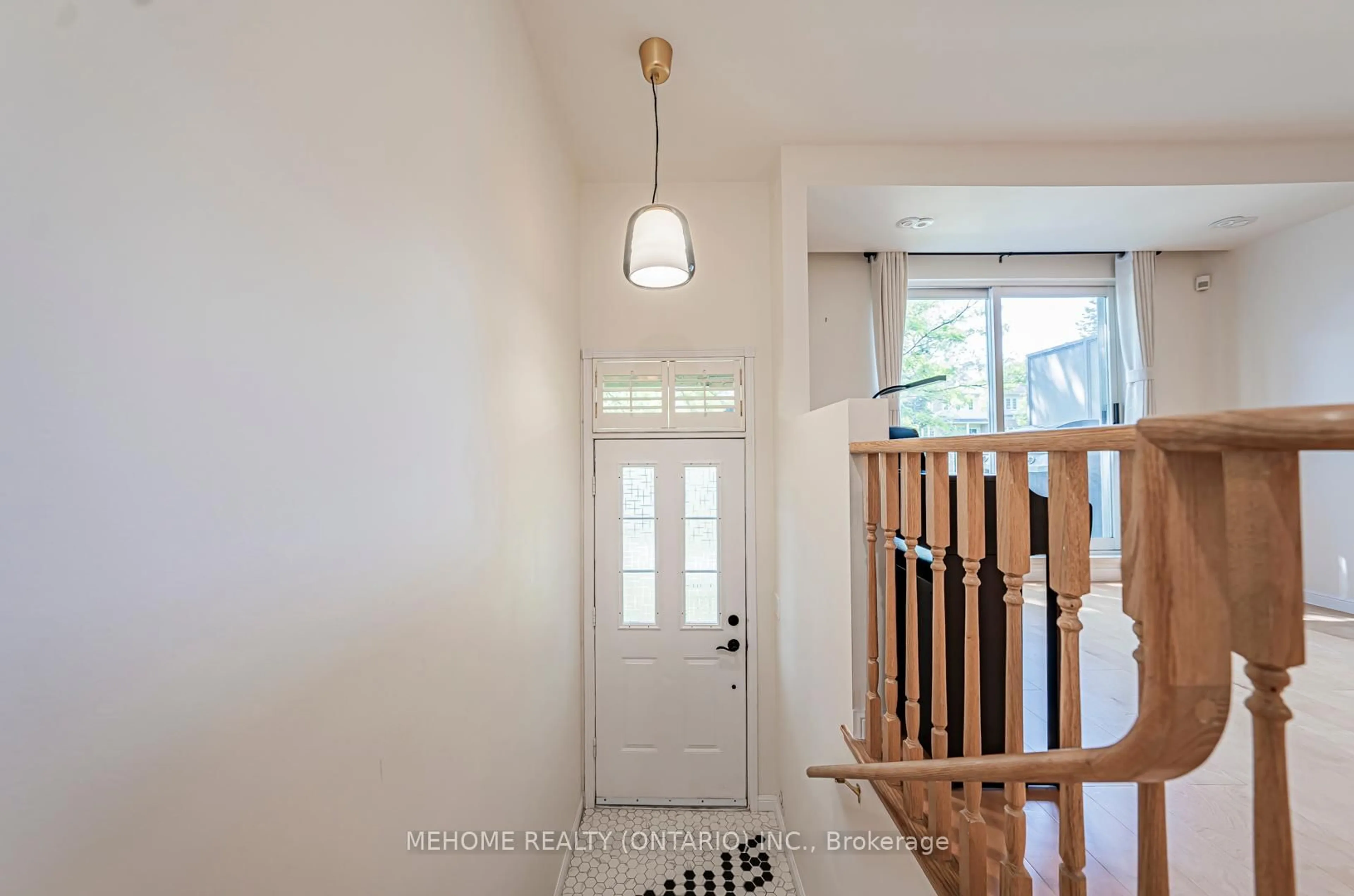 Indoor entryway for 28 Sommerset Way #1227, Toronto Ontario M2N 6W7