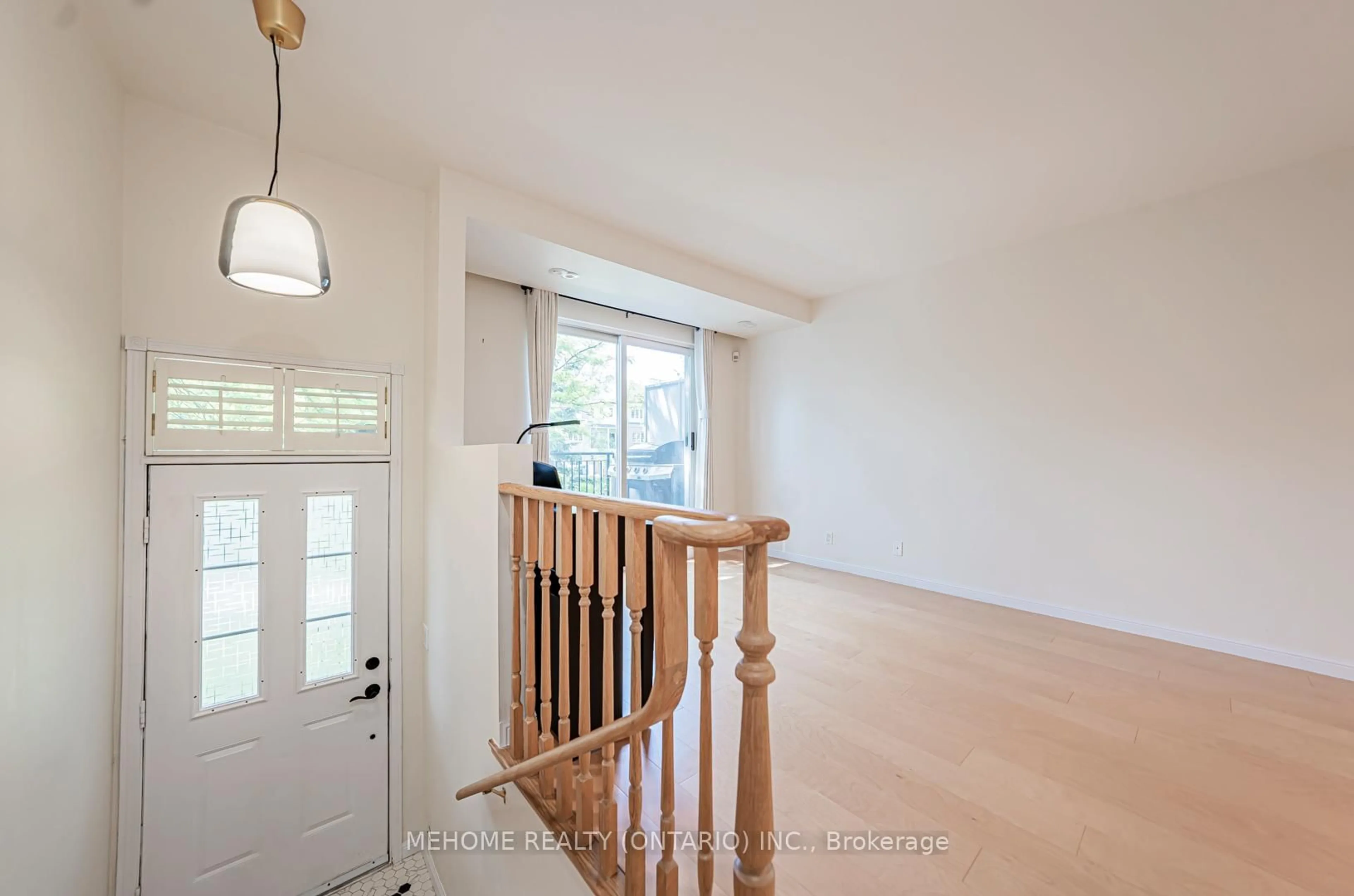 Indoor entryway for 28 Sommerset Way #1227, Toronto Ontario M2N 6W7
